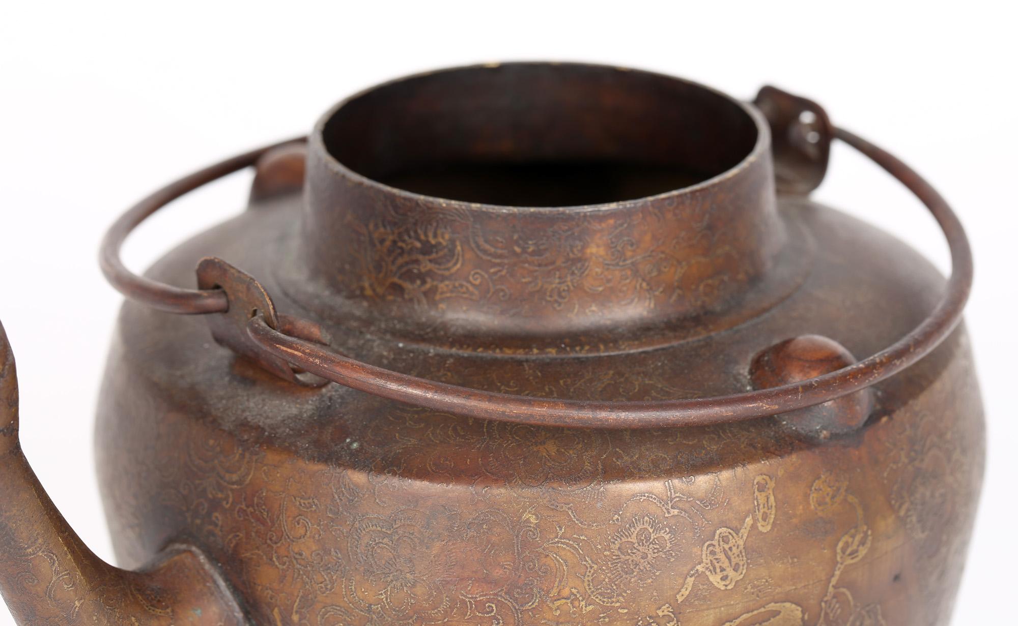 Chinesische antike chinesische Qianlong-Marke Gold Intarsien Bronze Teekanne im Angebot 4