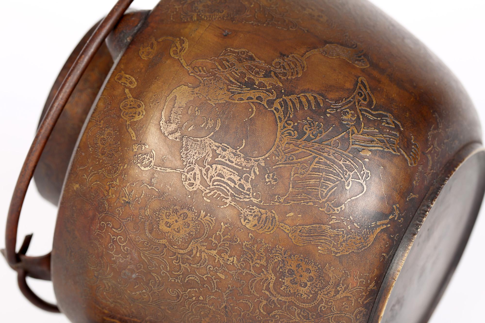 Chinesische antike chinesische Qianlong-Marke Gold Intarsien Bronze Teekanne im Angebot 6