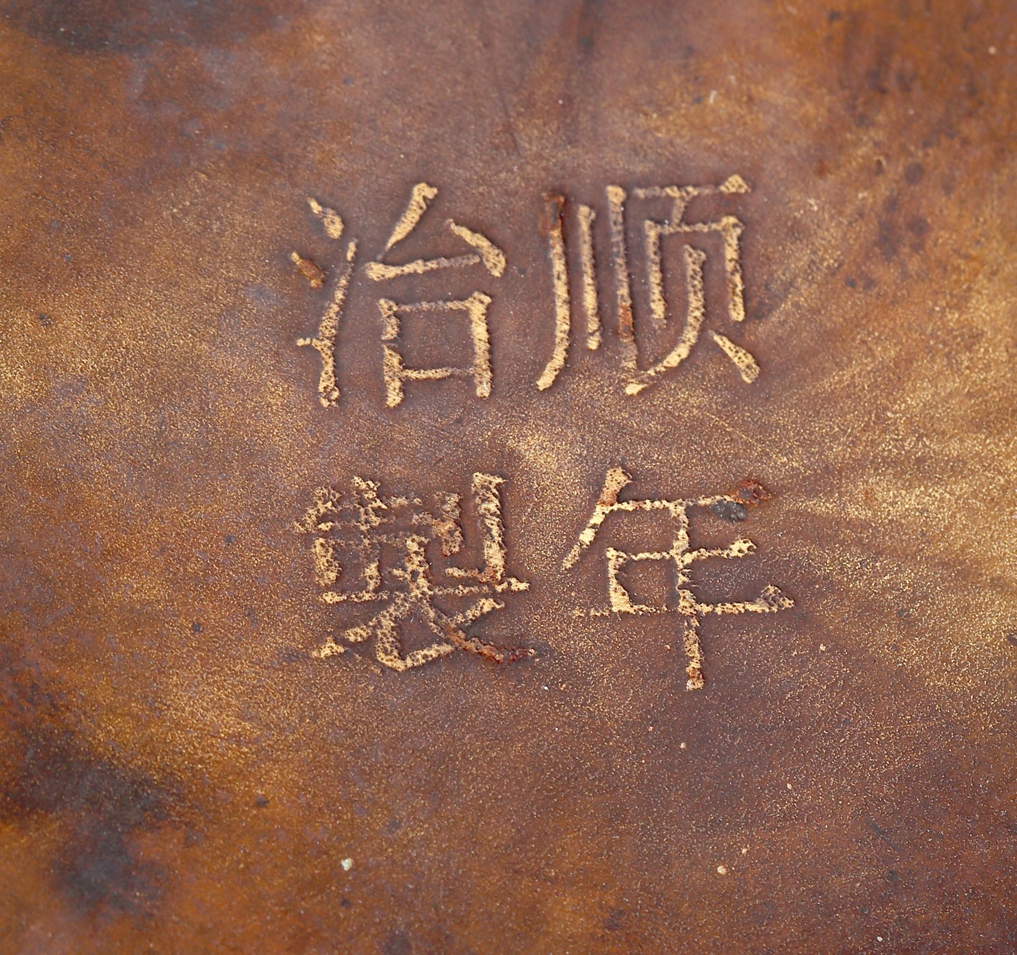 Chinesische antike chinesische Qianlong-Marke Gold Intarsien Bronze Teekanne im Angebot 9