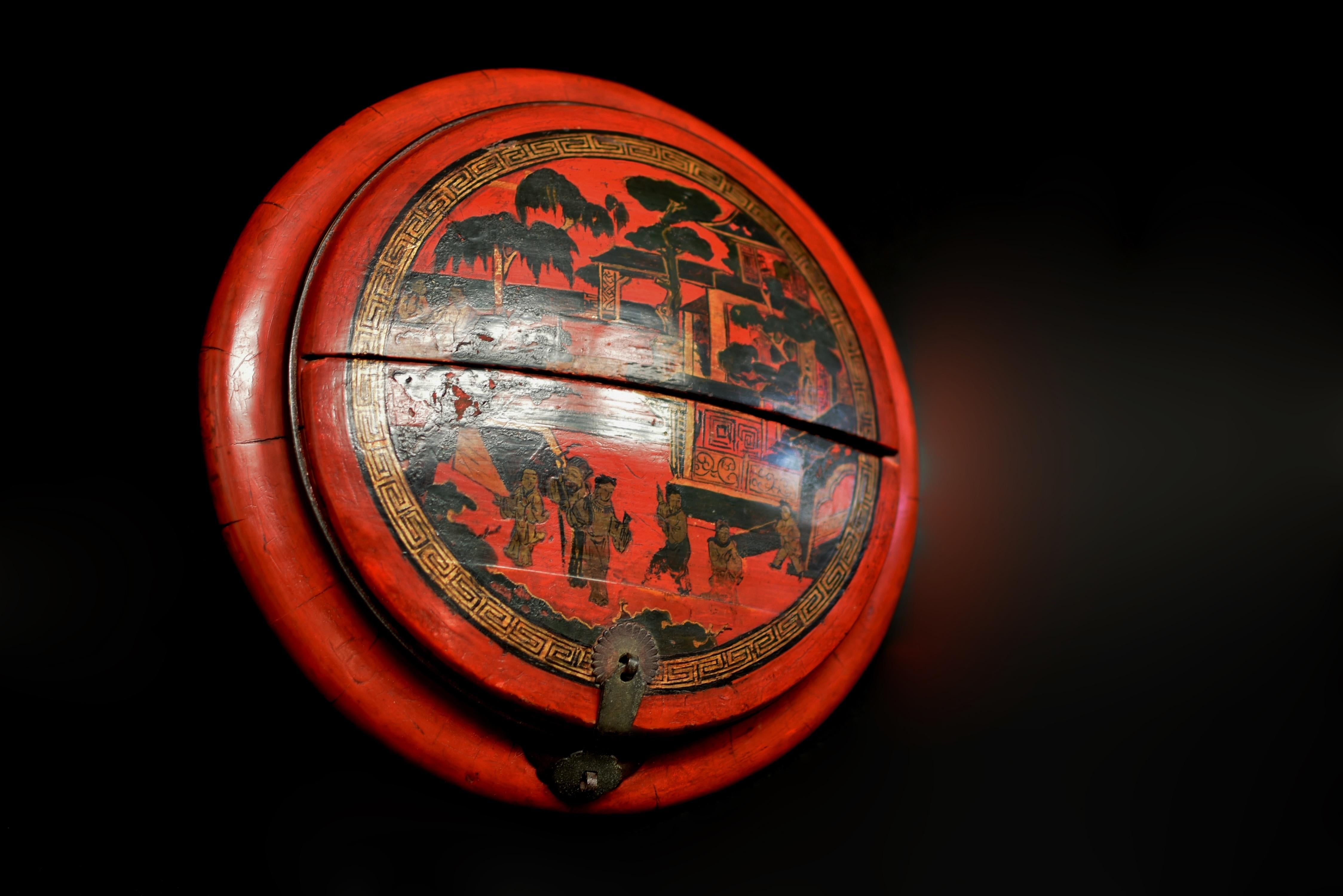 Chinese Antique Red Lacquered Basket In Good Condition For Sale In Somis, CA