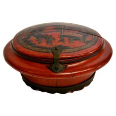 Chinesischer antiker rot lackierter Korb