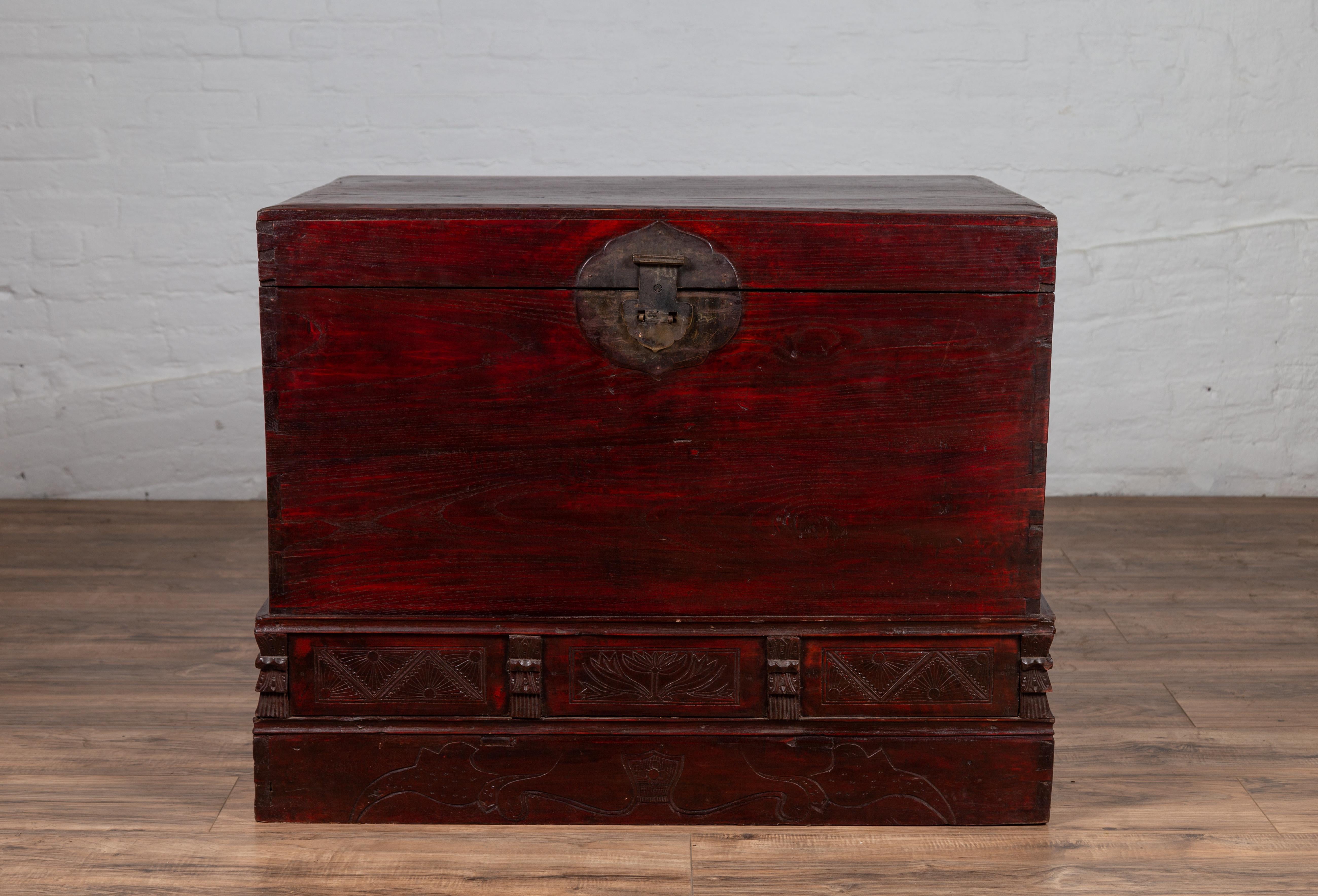 Chinese Antique Red Lacquered Trunk with Incised and Carved Motifs and Handles In Good Condition In Yonkers, NY