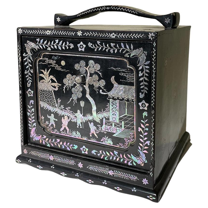 Chinese Antique Shell-Inlaid Lacquer Tea Tool Box, Qing Period For Sale