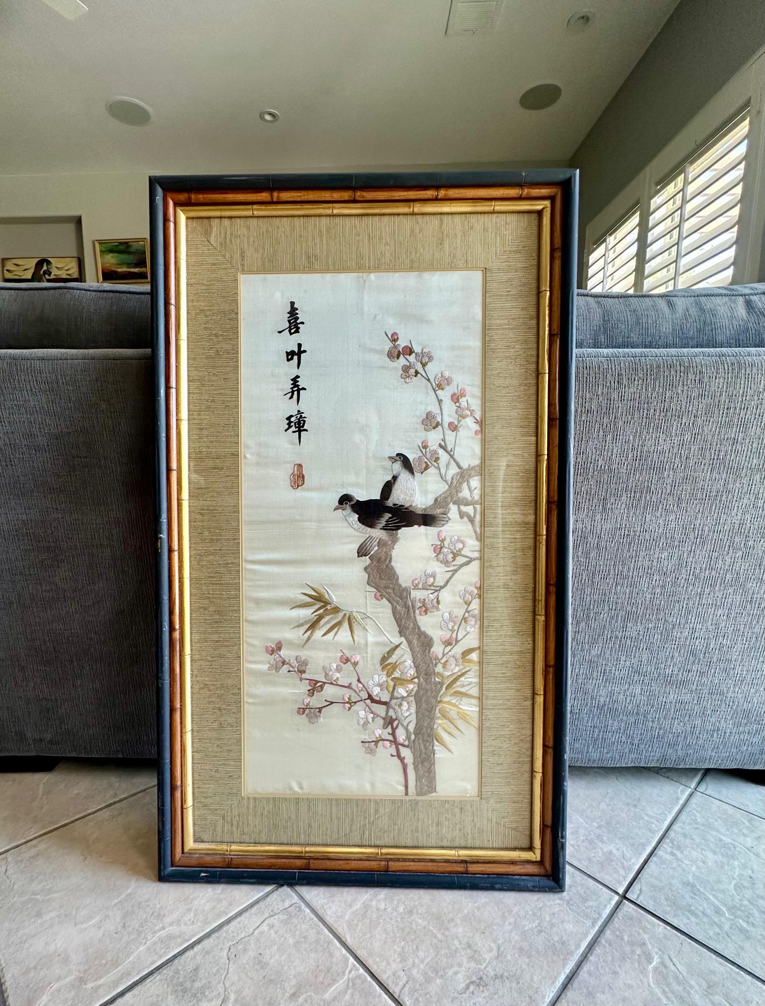 Pintura china antigua firmada con marco de seda bordada Chino en venta