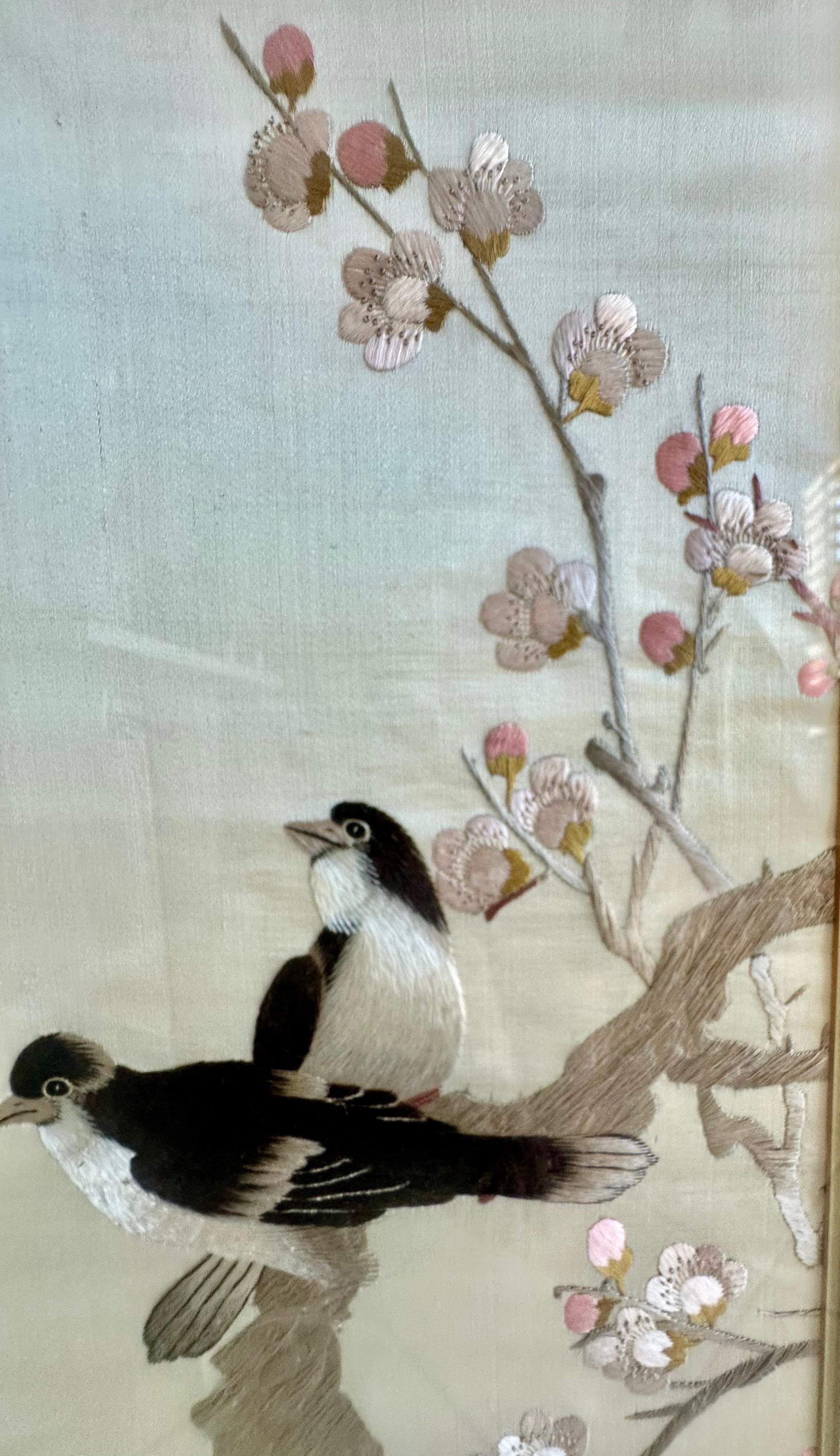 Pintura china antigua firmada con marco de seda bordada Seda en venta