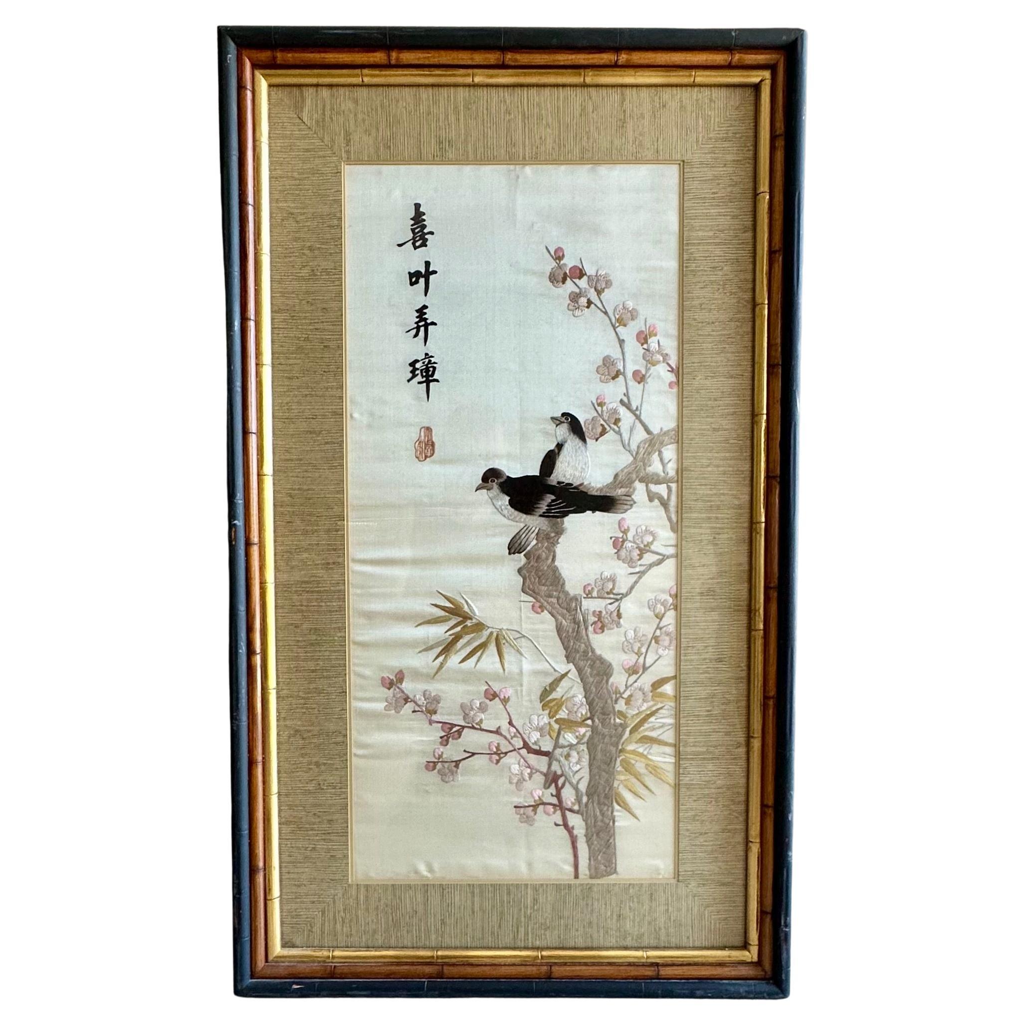 Pintura china antigua firmada con marco de seda bordada en venta