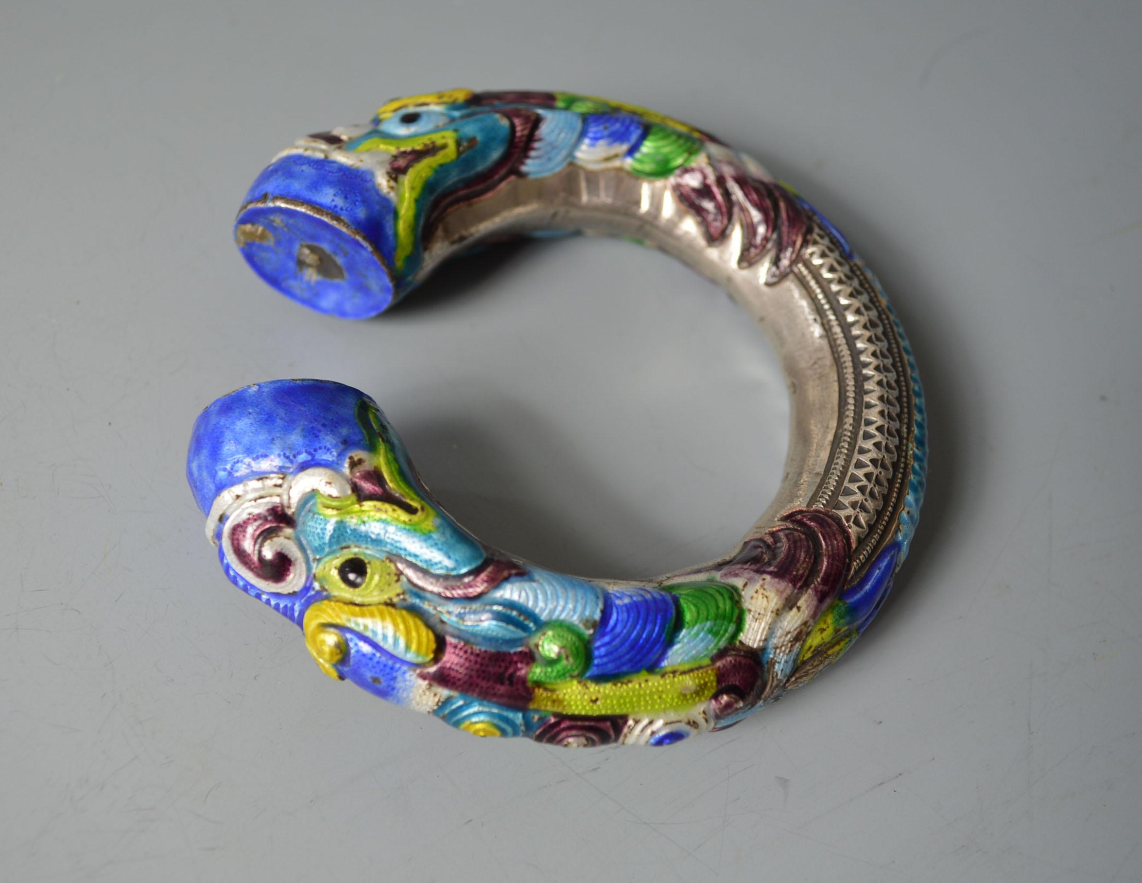 A fine Chinese silver and enamel dragon bracelet from Yunnan
The silver Bracelet with double Dragon head with multi colored Enamel
Period late 19th Early 20th century
Nice wearable antique piece in good condition
Size 4 1/2 inches cm, interior width