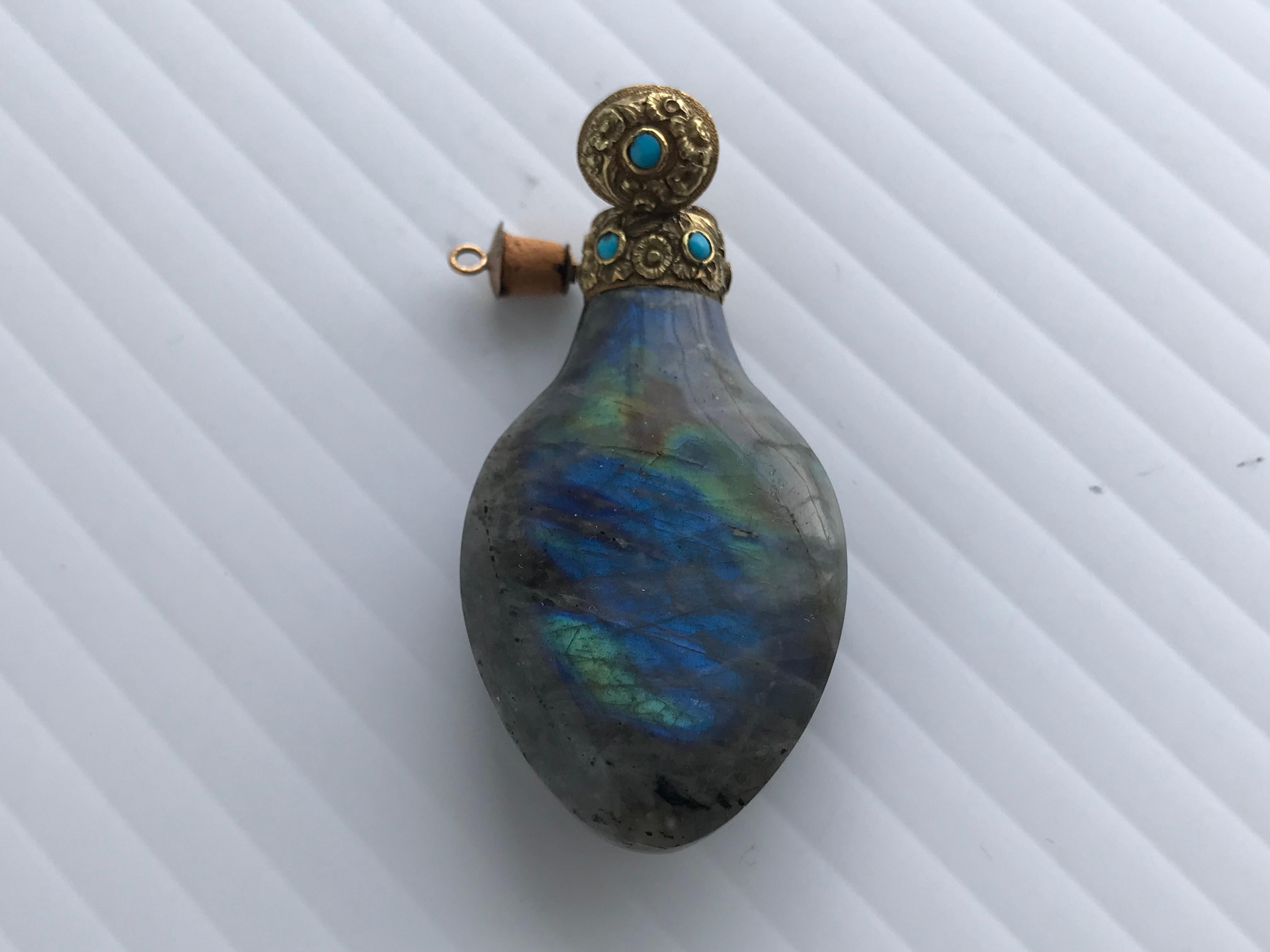 Tabatière chinoise ancienne en or 18 carats, labradorite et turquoise Bon état - En vente à Montreal, QC