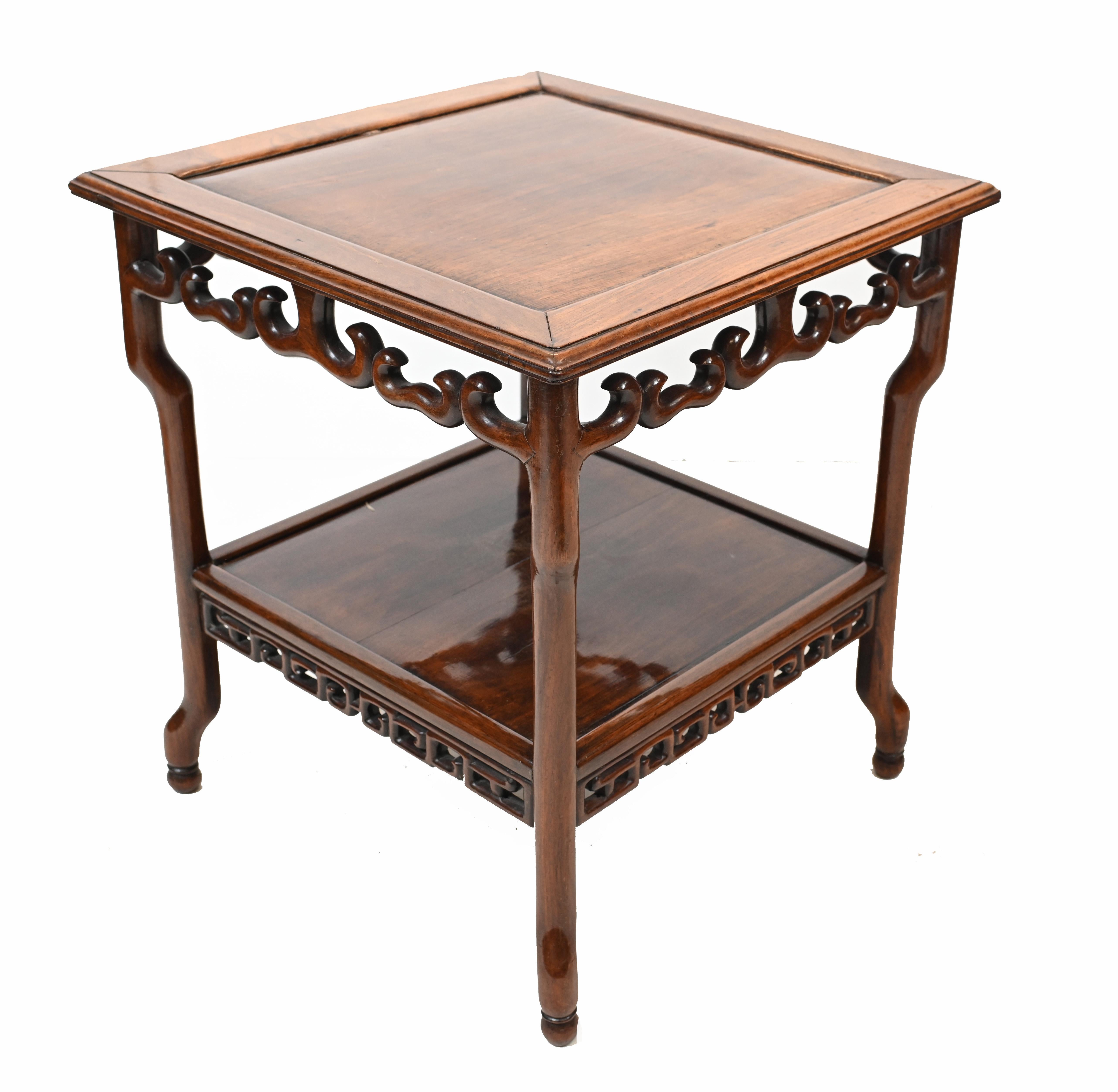 Table chinoise ancienne en bois de feuillus sculpté de 1880 en vente 1