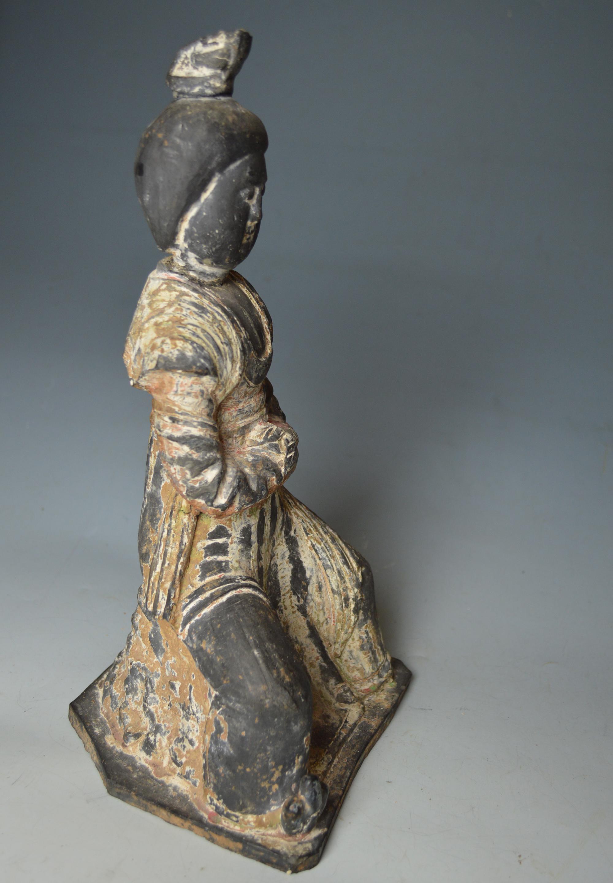 Chinesische Antike Tang Dynasty Töpferei Figur Asiatische Antiquitäten (Handbemalt) im Angebot