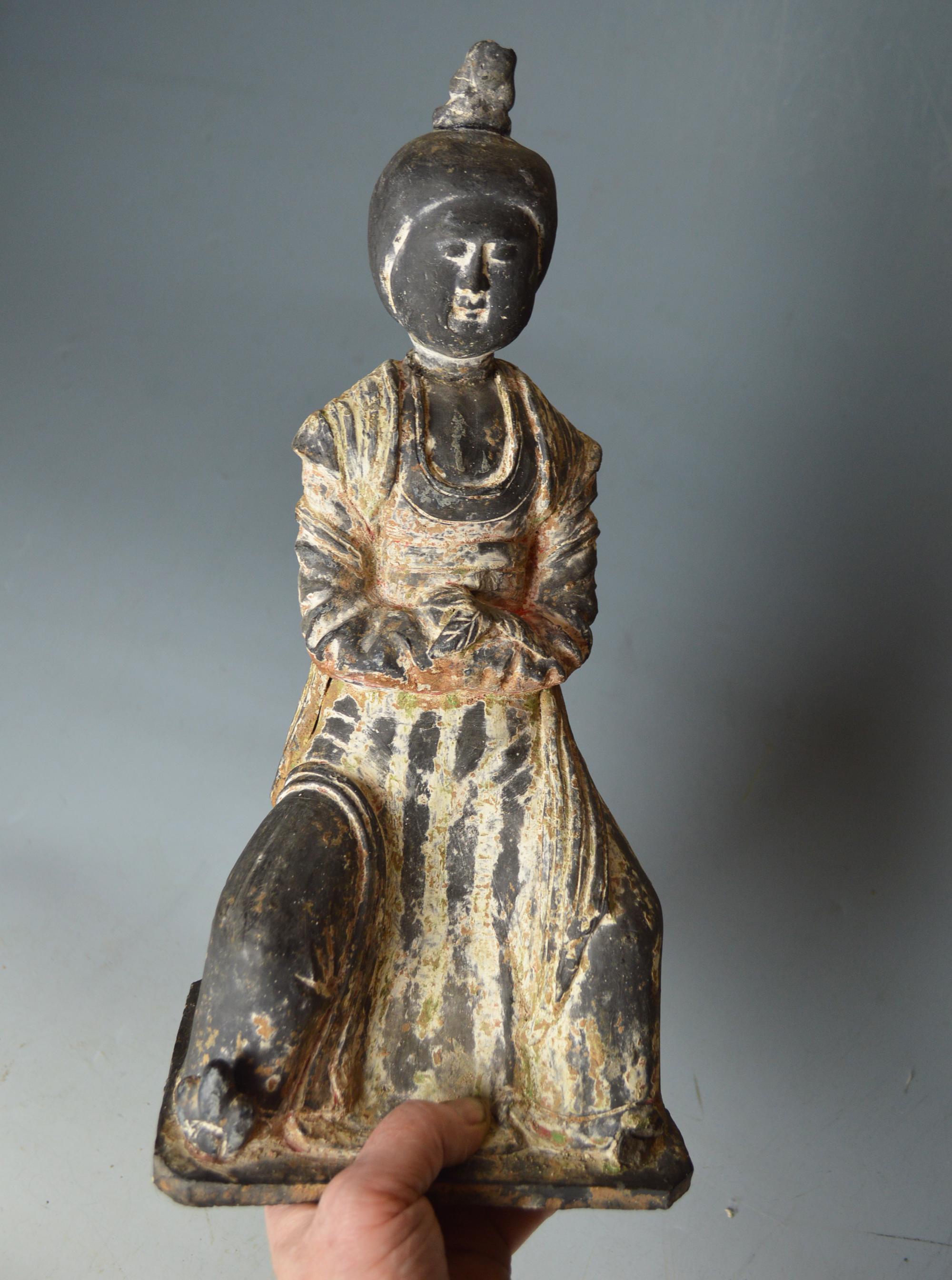 Chinesische Antike Tang Dynasty Töpferei Figur Asiatische Antiquitäten im Zustand „Relativ gut“ im Angebot in London, GB