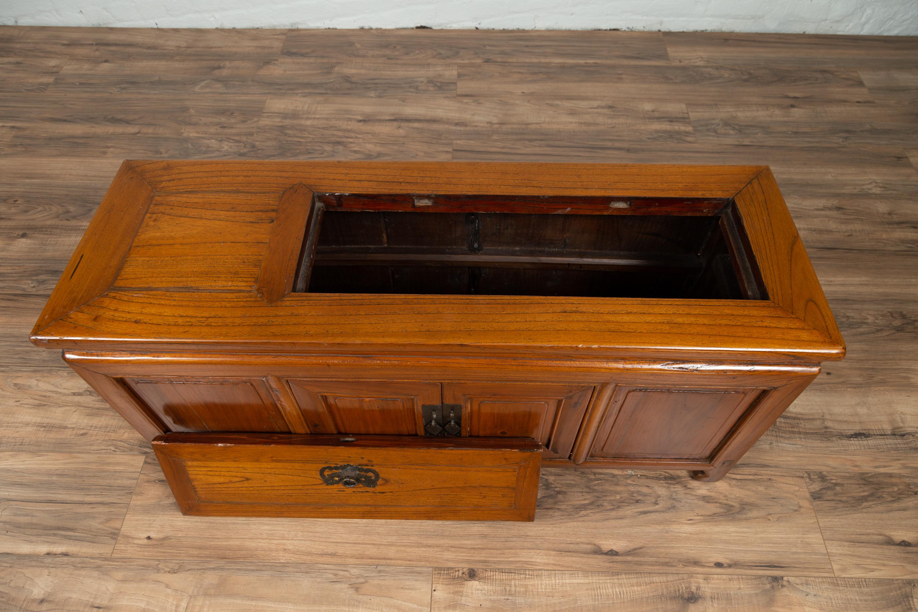 Chinese Antique Two-Door Buffet with Faux Doors and Upper Removable Panel For Sale 1