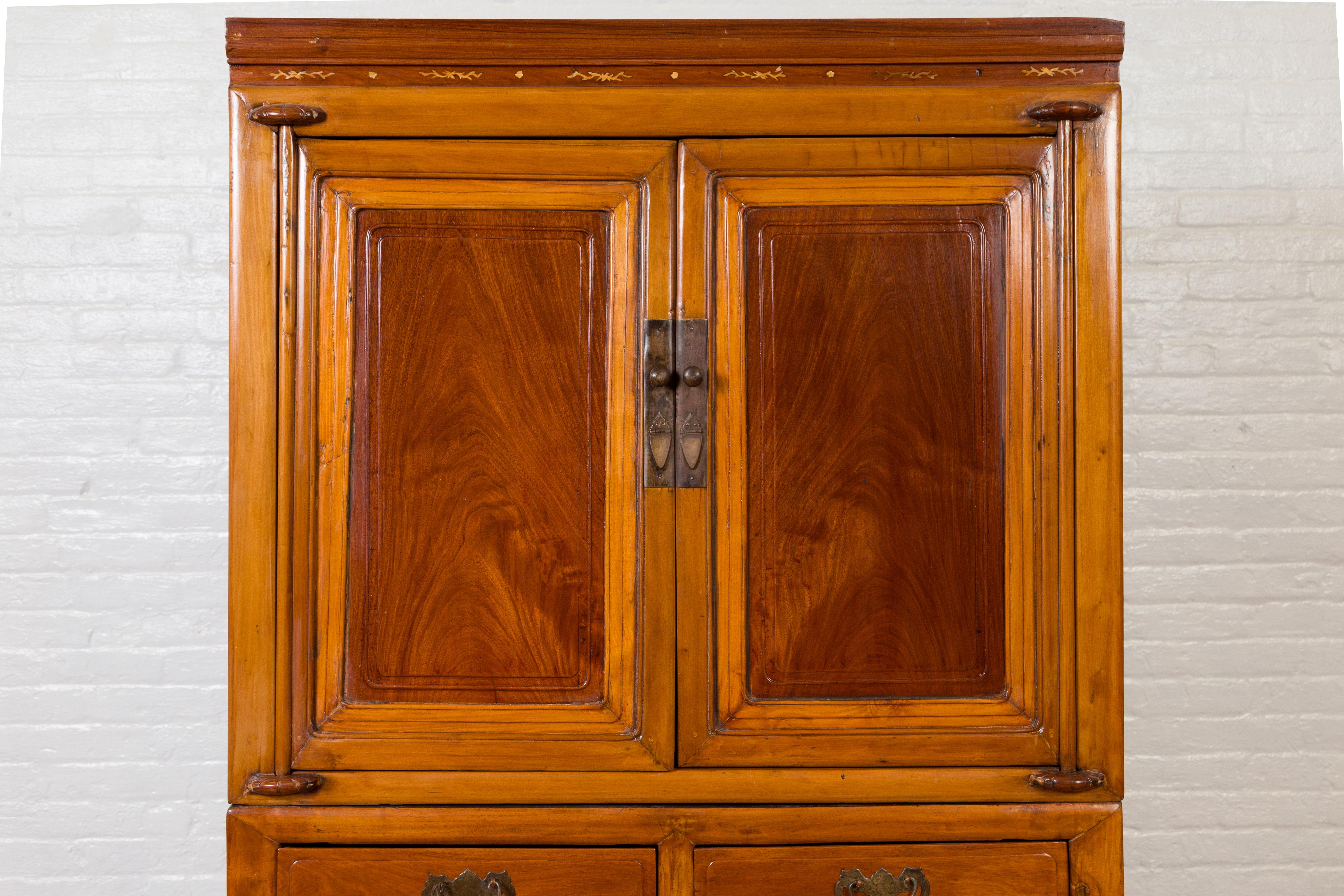 Armoire de rangement empilable chinoise ancienne bicolore avec portes et tiroirs Bon état - En vente à Yonkers, NY