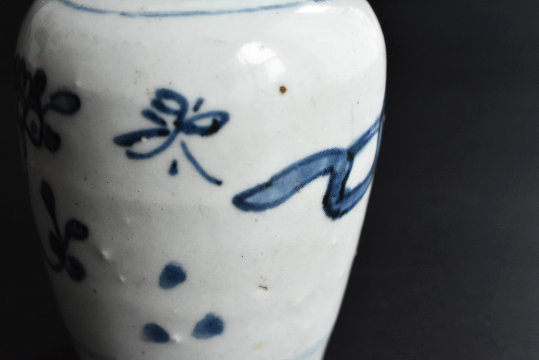 Chinese Antique White Porcelain Blue Dyed Jar / Small Vase / 1600-1700 9