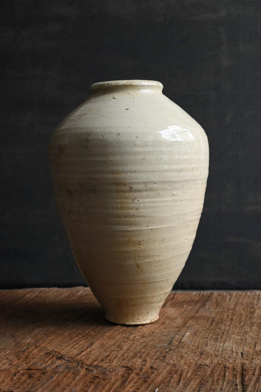 Cinese Vaso antico cinese in ceramica bianca del 17° secolo/vaso scavato/ in vendita