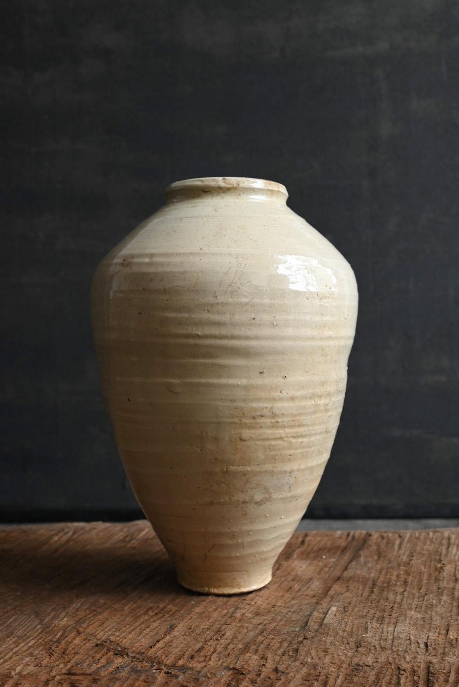 Smaltato Vaso antico cinese in ceramica bianca del 17° secolo/vaso scavato/ in vendita