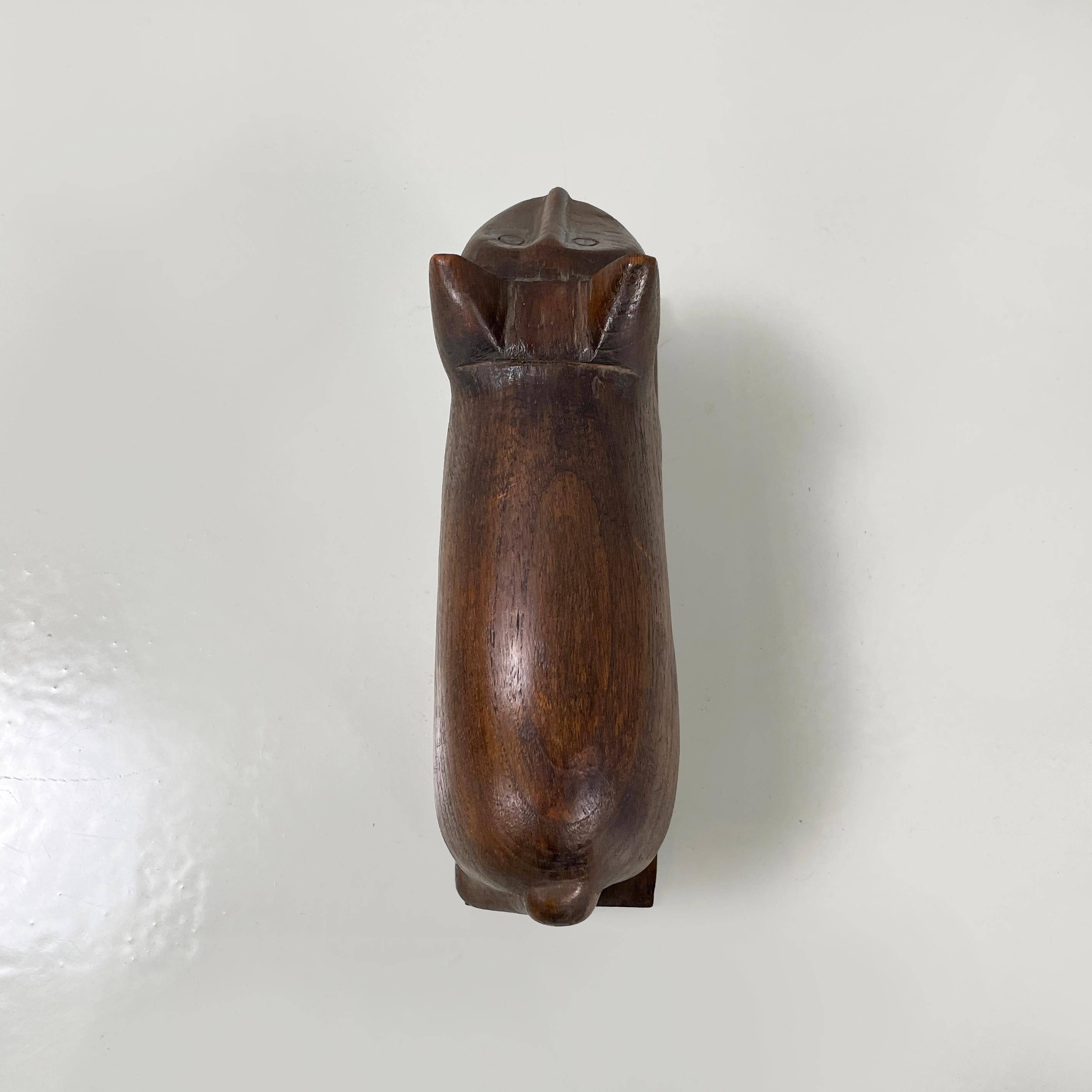 Chinesische antike hölzerne Katzen-Schmuckschatulle oder Objekthalter, 1920er Jahre (Holz) im Angebot