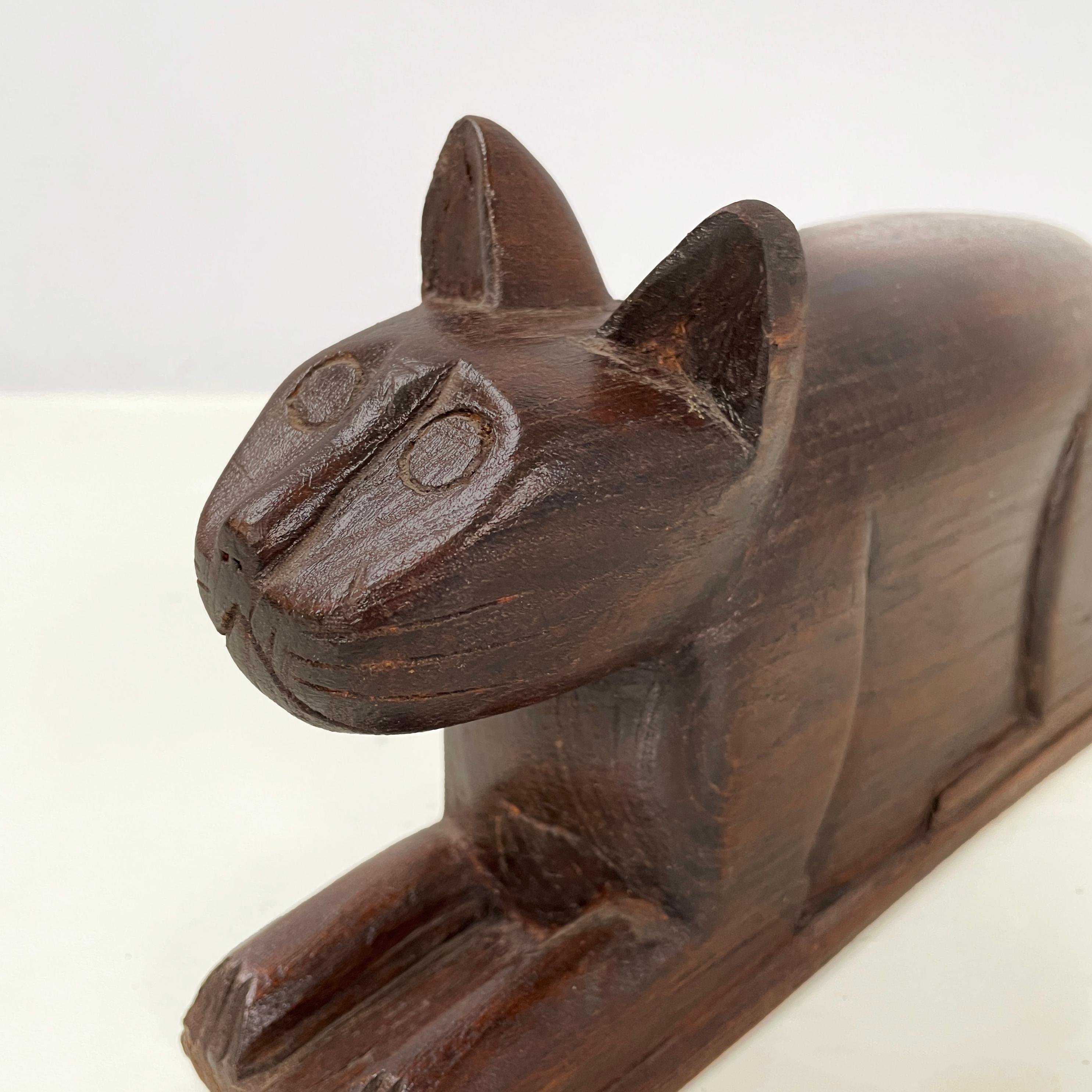 Chinese antique Wooden cat jewelry box or object holder, 1920s For Sale 4