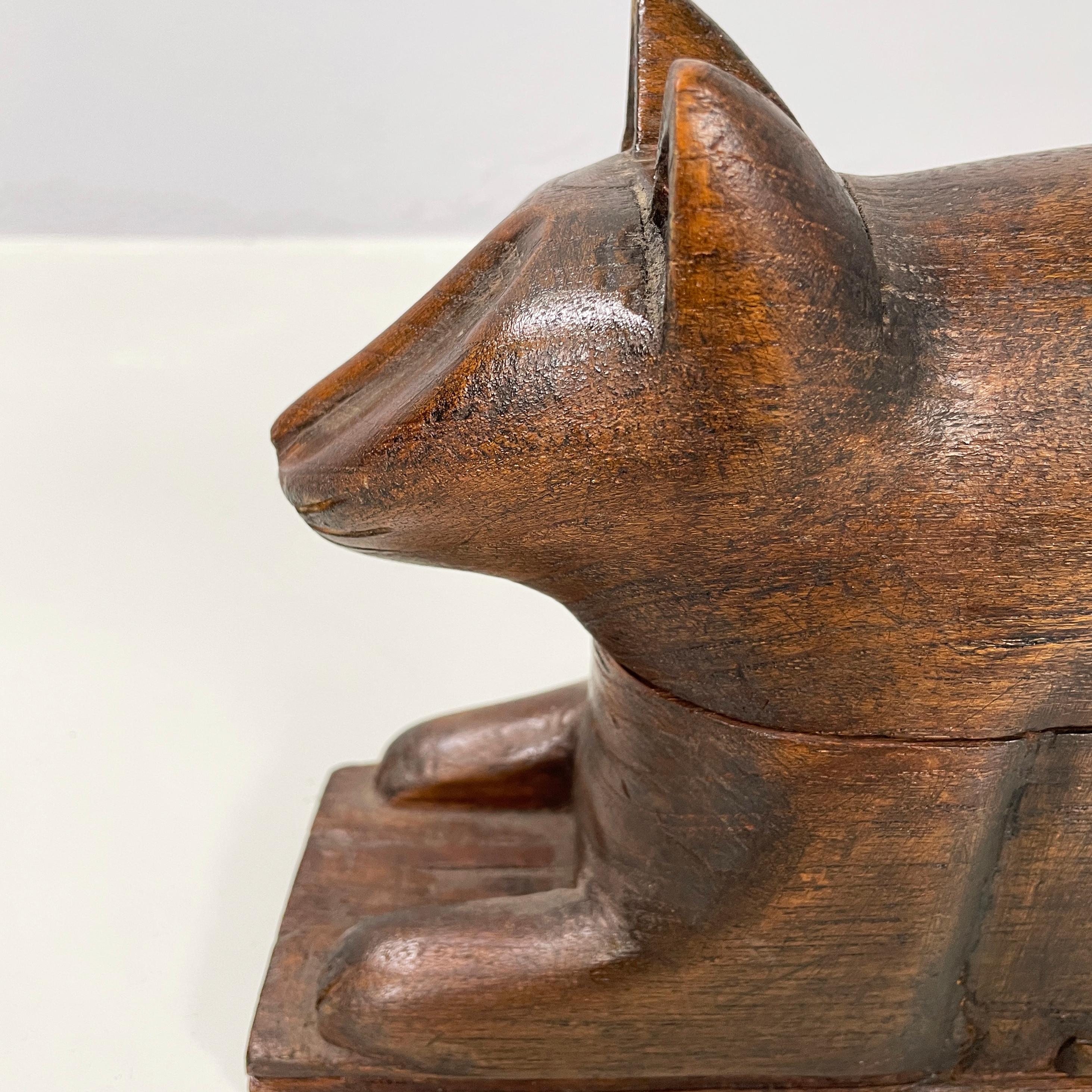 Chinesische antike hölzerne Katzen-Schmuckschatulle oder Objekthalter, 1920er Jahre im Angebot 3