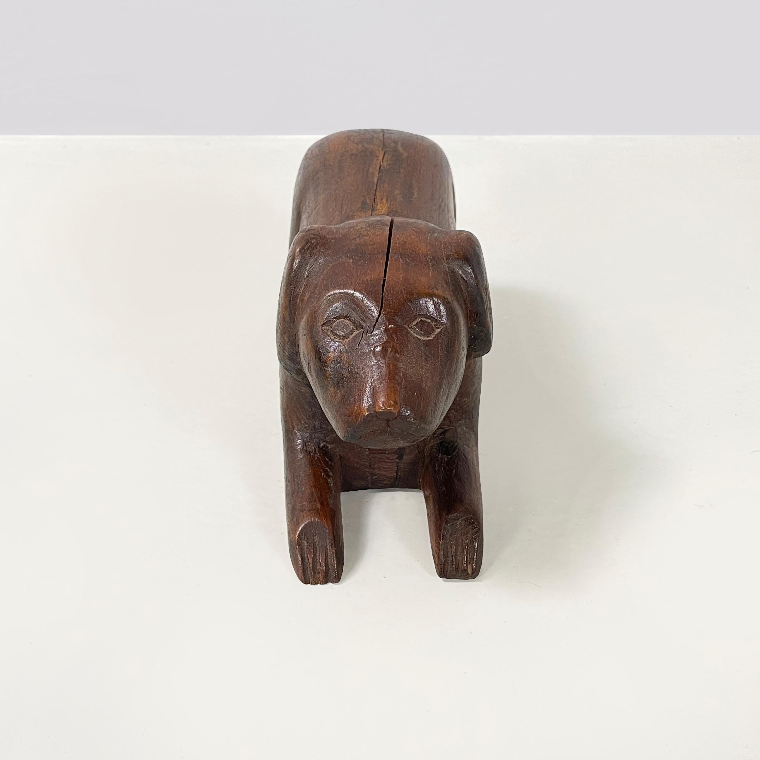 Chinese antique Wooden dog jewelry box or object holder, 1920s
Jewelry box with retractable compartment in the shape of a lying dog, entirely made of dark wood. The dog's features are stylized. The sliding compartment is on the dog's belly. When