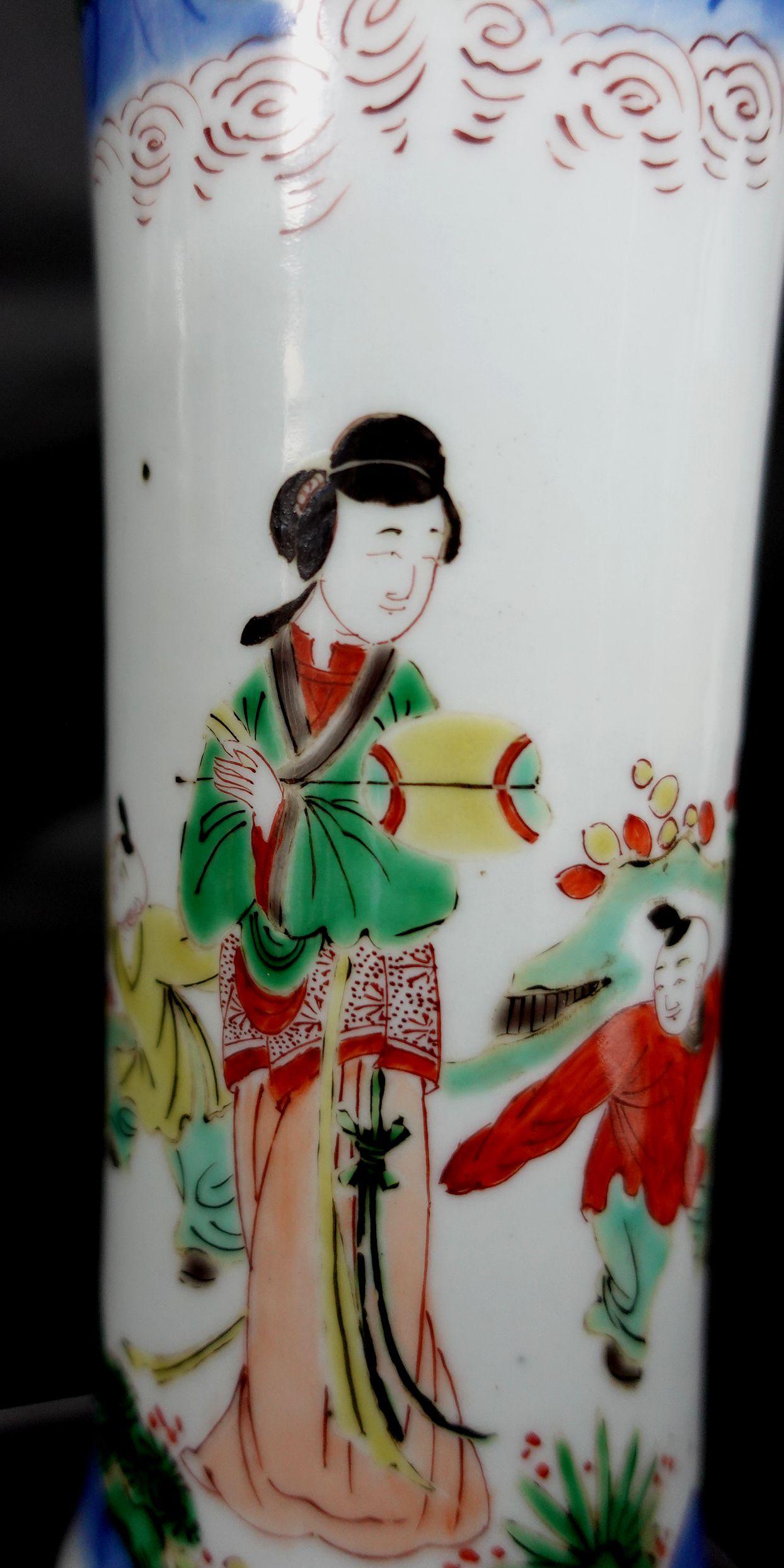 Qing Chinese Antique Wu Tsai Beaker Form Vase, 19th Century, Ric.00036 For Sale