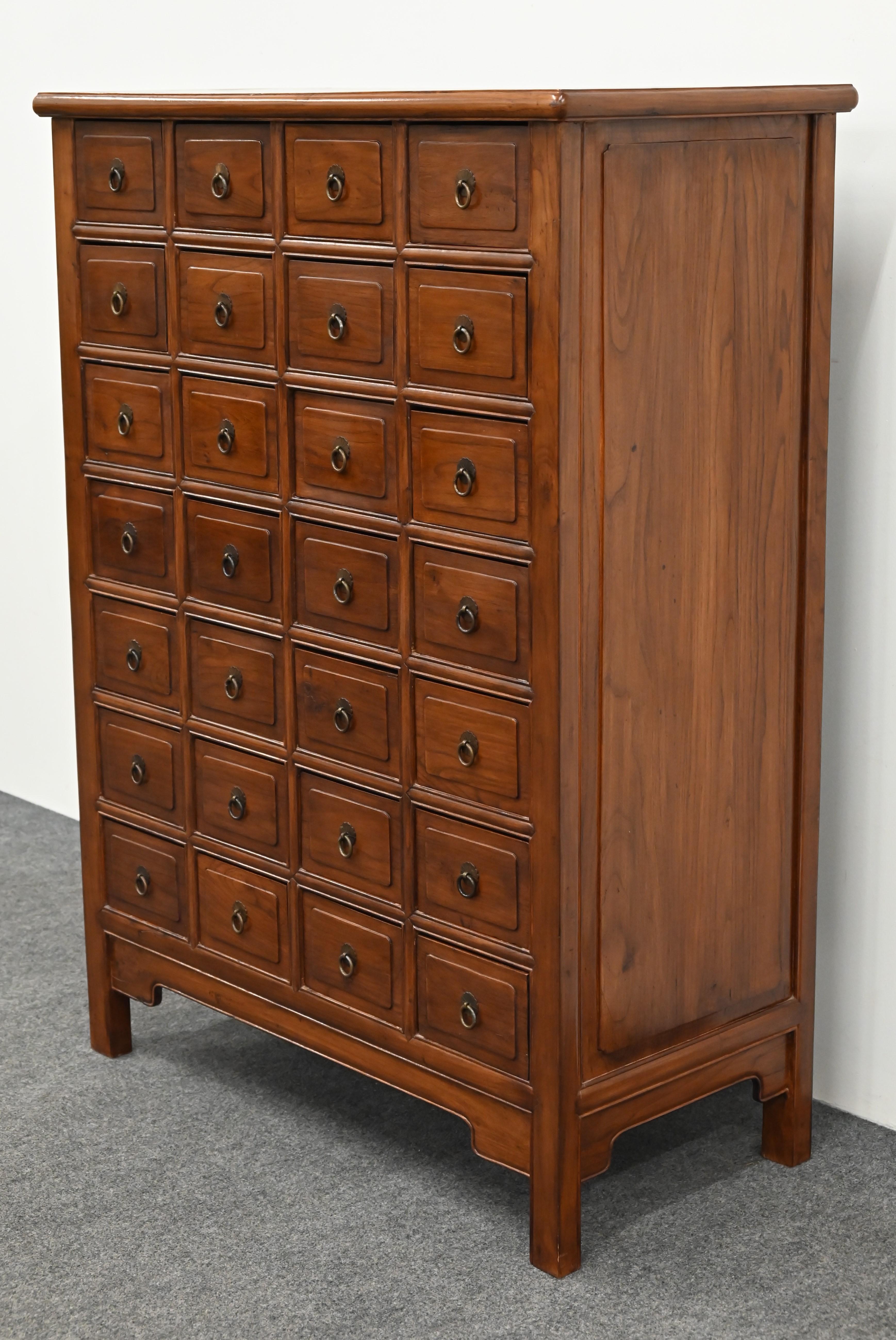 Chinese Apothecary Cabinet with 28 Drawers in Elmwood, 20th Century For Sale 5