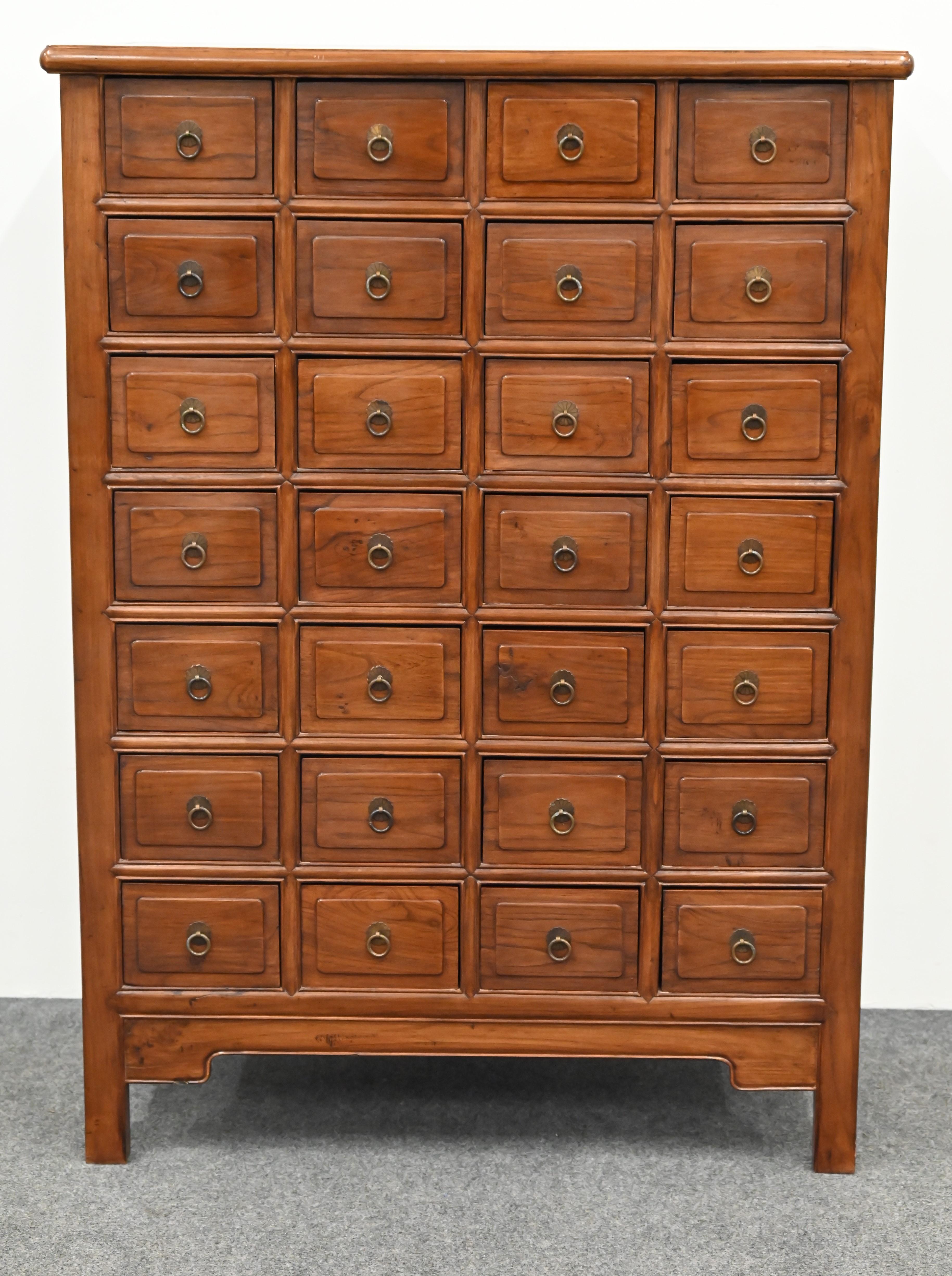 Chinese Apothecary Cabinet with 28 Drawers in Elmwood, 20th Century For Sale 7