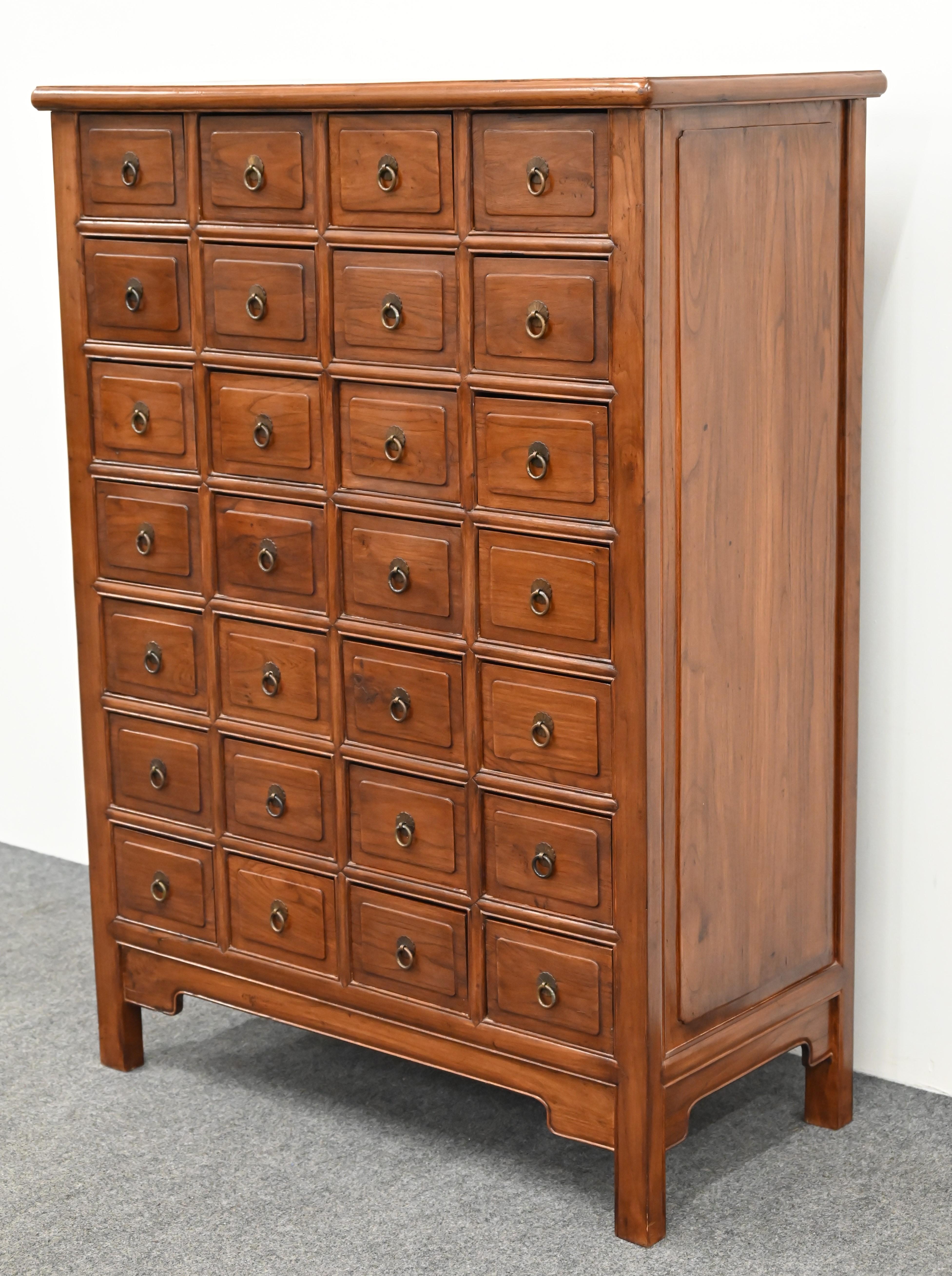 Chinese Apothecary Cabinet with 28 Drawers in Elmwood, 20th Century For Sale 8