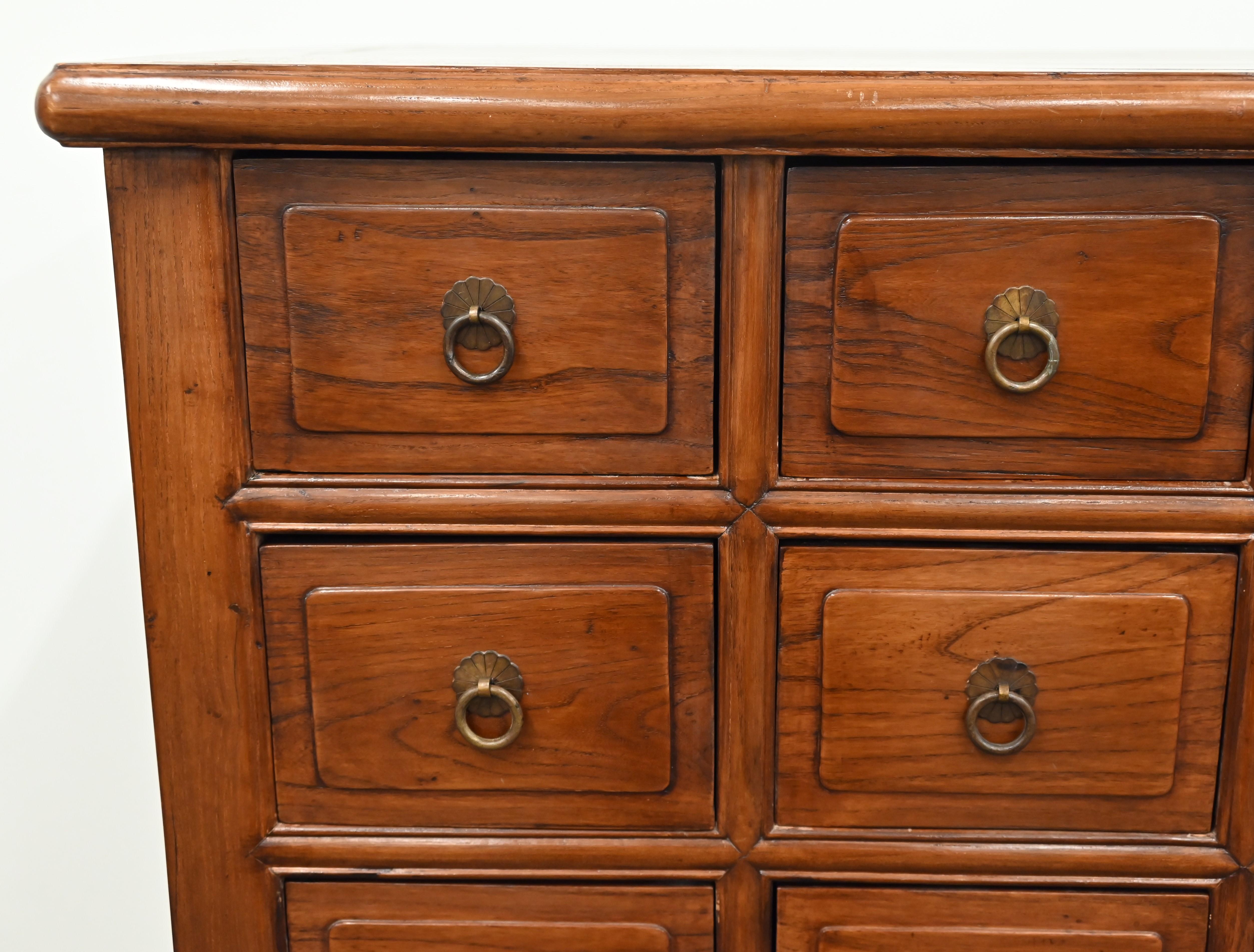 Chinese Apothecary Cabinet with 28 Drawers in Elmwood, 20th Century For Sale 1