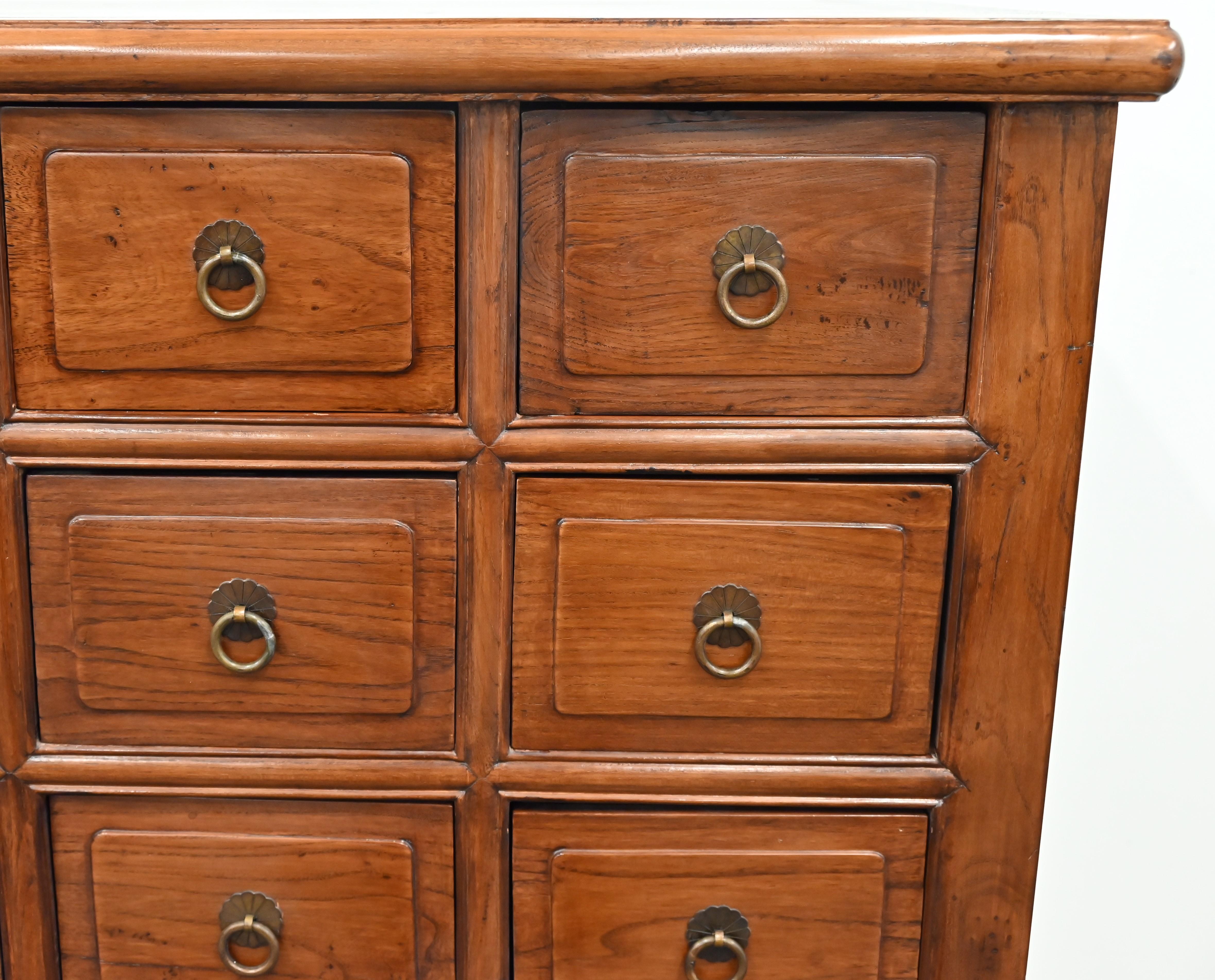 Chinese Apothecary Cabinet with 28 Drawers in Elmwood, 20th Century For Sale 2