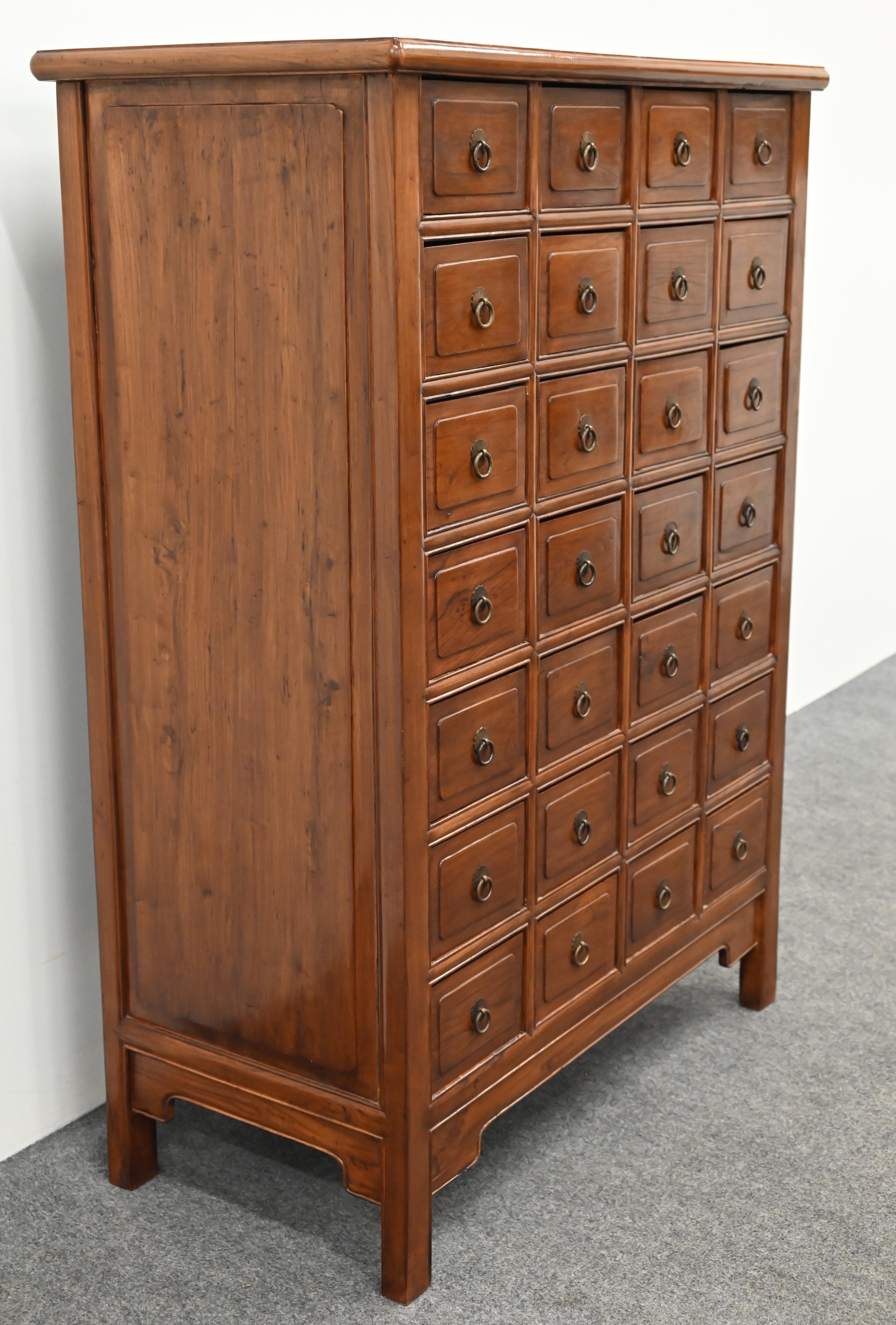 Chinese Apothecary Cabinet with 28 Drawers in Elmwood, 20th Century For Sale 3