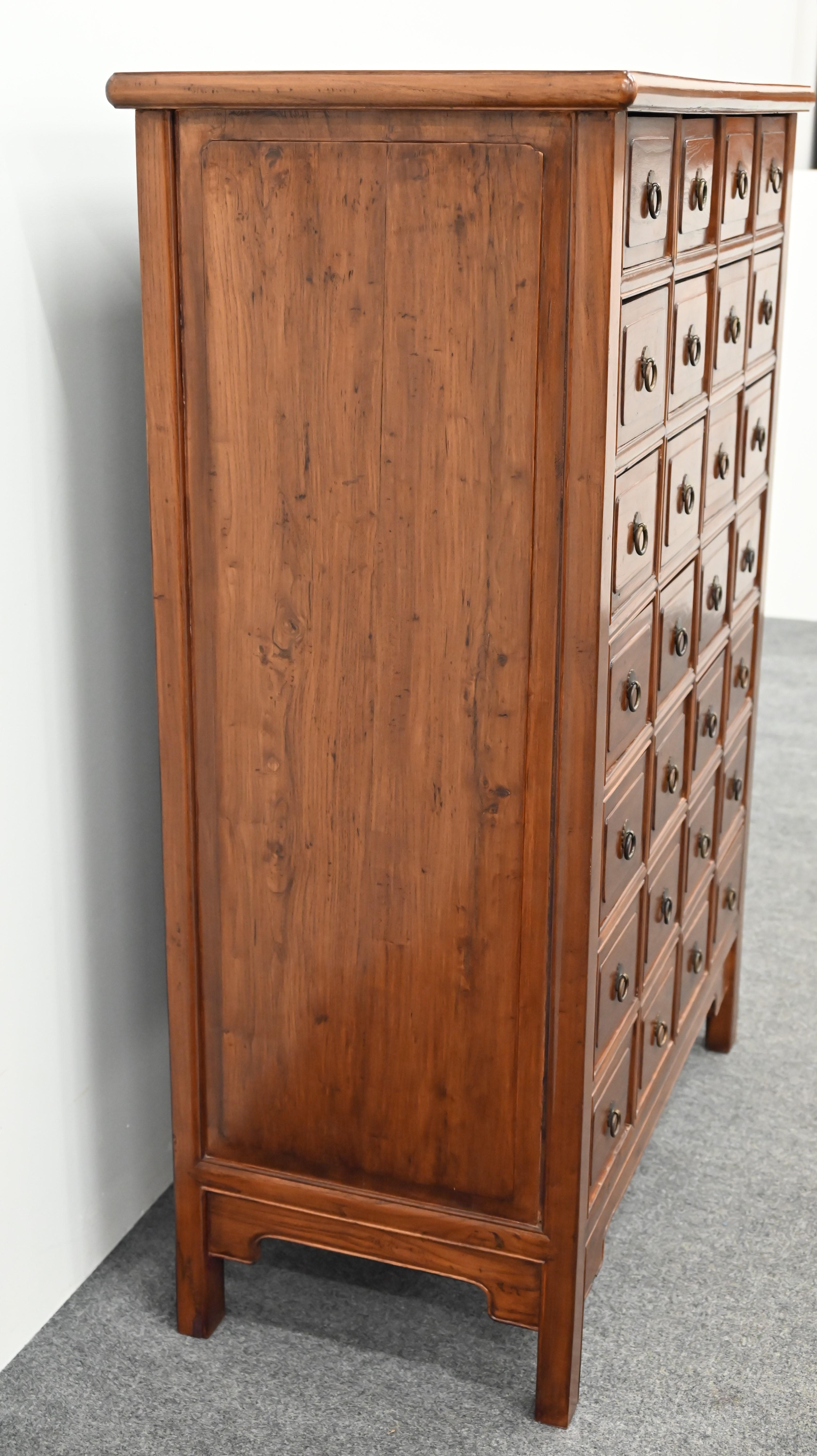 Chinese Apothecary Cabinet with 28 Drawers in Elmwood, 20th Century For Sale 4