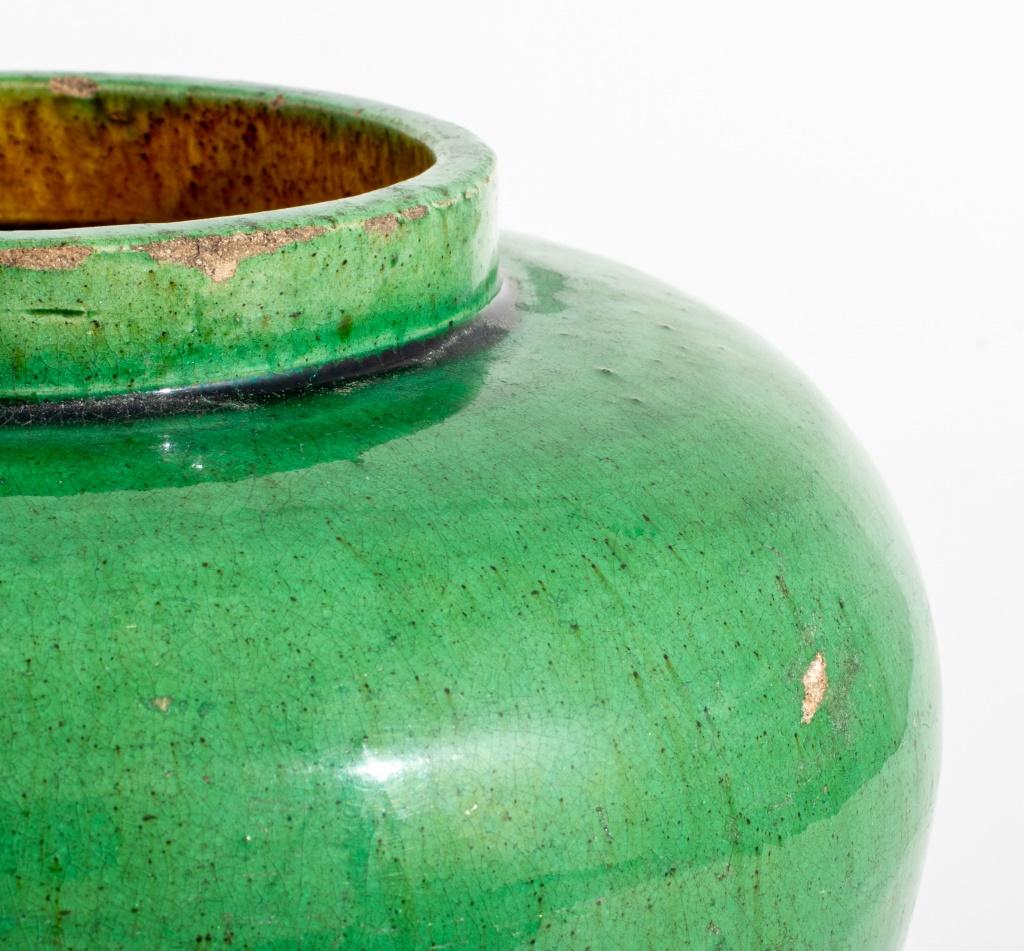 Chinese Export Chinese Apple Green Glazed Ceramic Jar For Sale