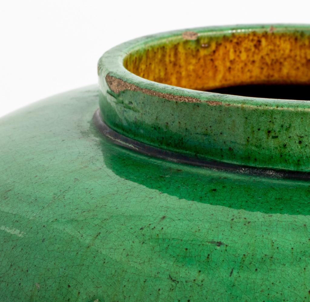 20th Century Chinese Apple Green Glazed Ceramic Jar For Sale