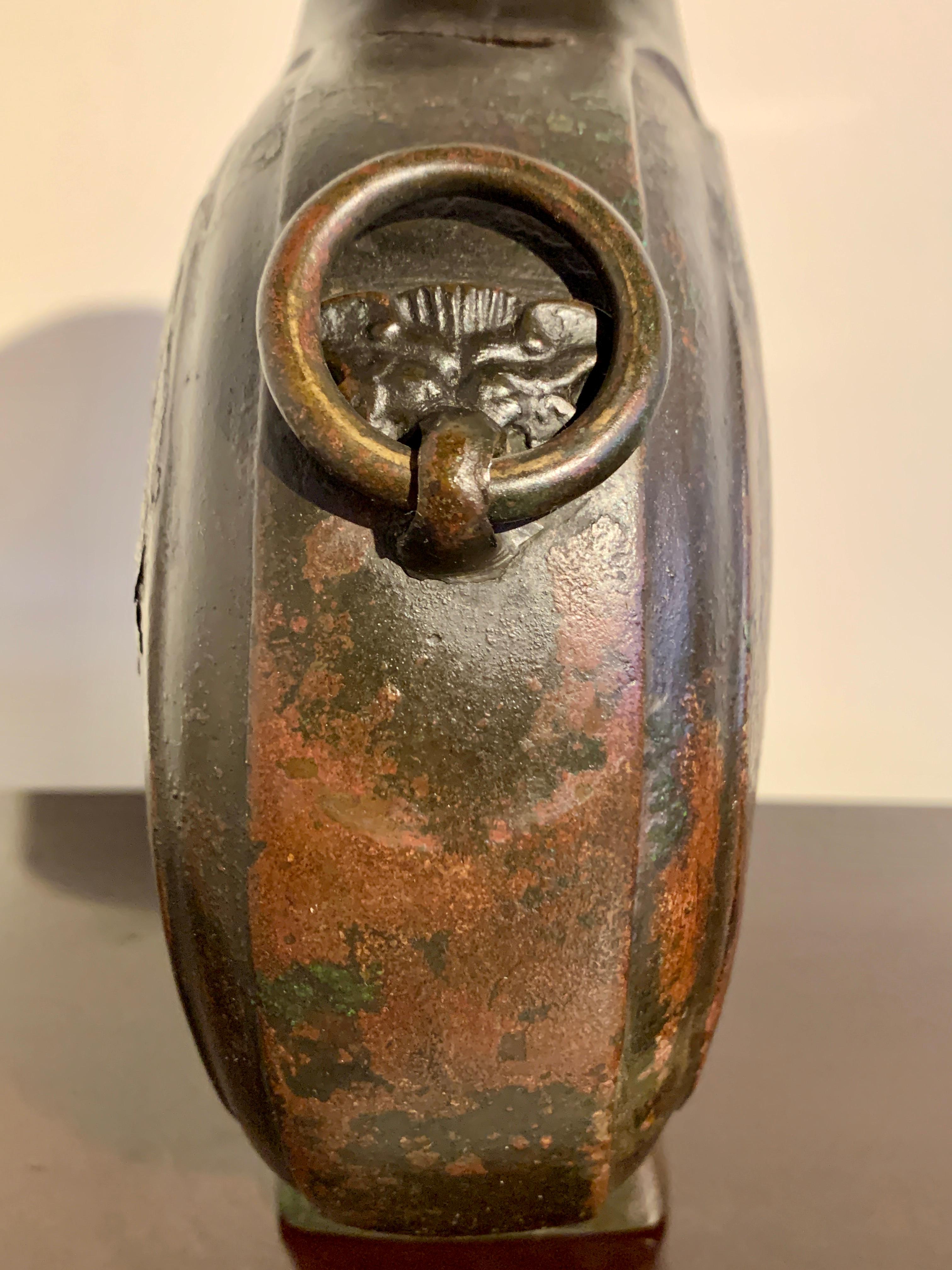 Vase à vin en bronze archéologique chinois, Bianhu, dynastie Han, Chine en vente 3