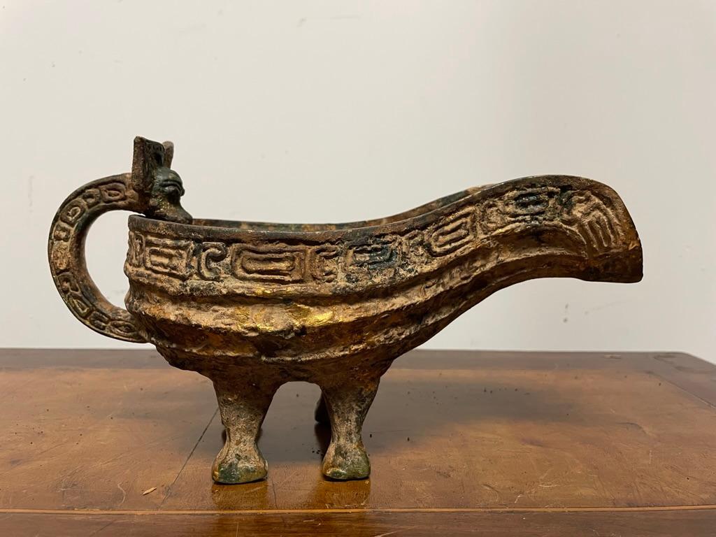 Vasija china de bronce dorado y verdigrís de estilo arcaico en Bueno estado para la venta en Stamford, CT