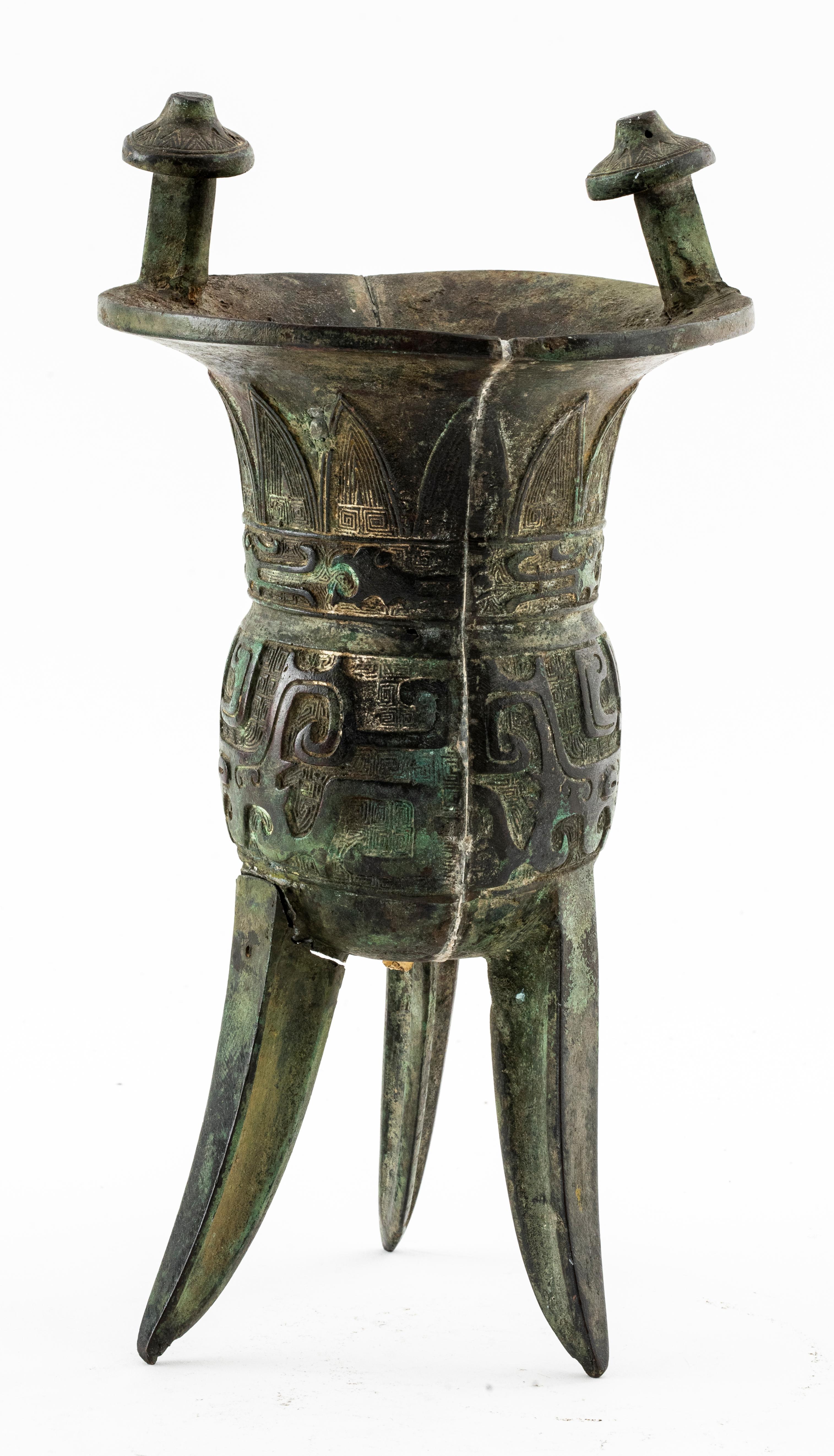 Chinese Archaic Style Jue Bronze Libation Vessel In Good Condition In New York, NY