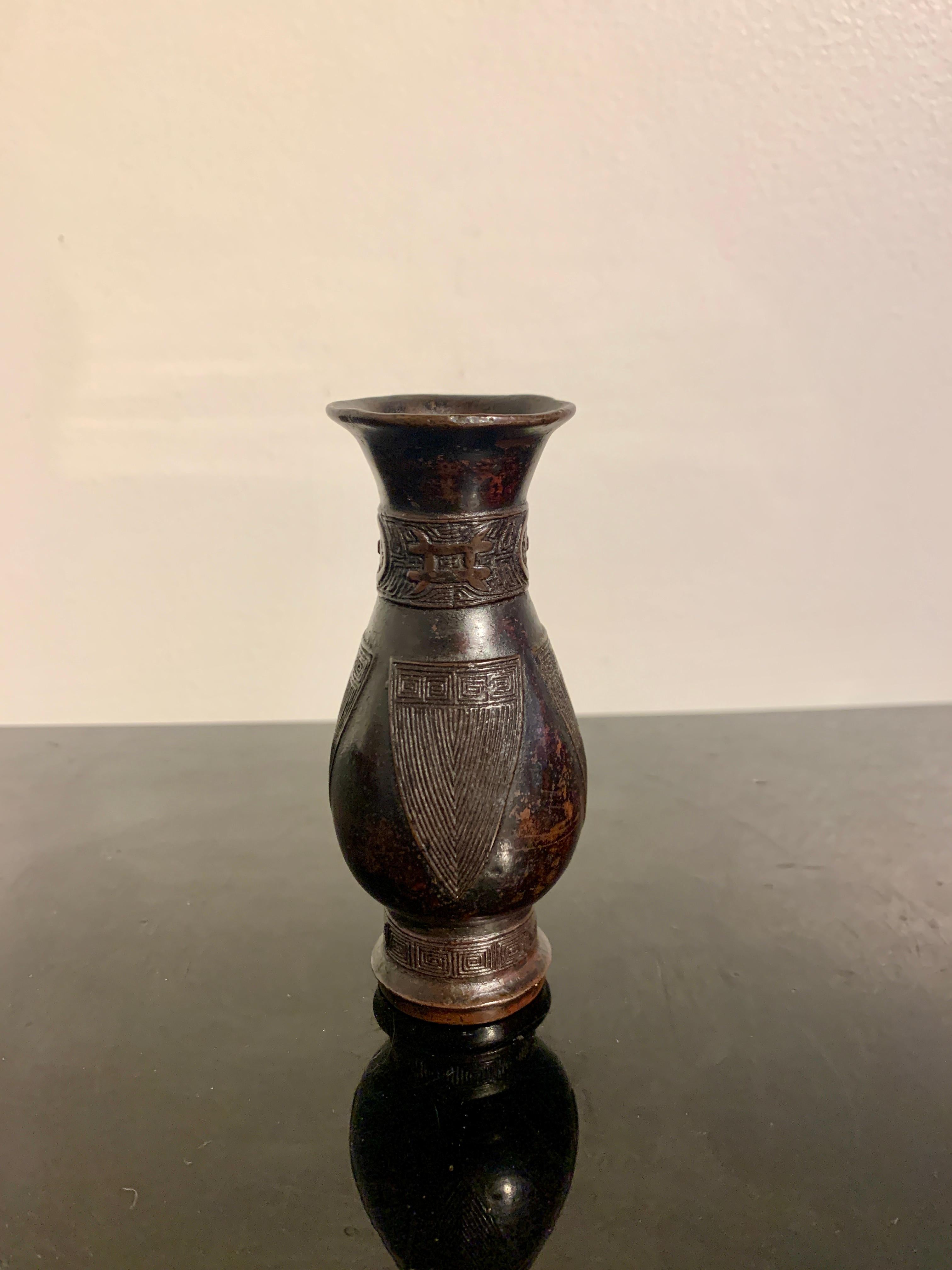 Cast Chinese Archaisitc Bronze Small Scholar Vase, 17th Century, China For Sale