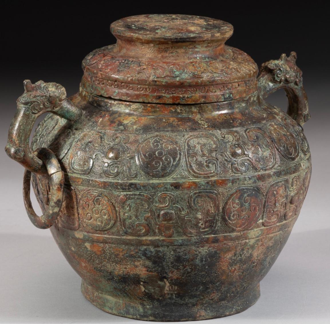 Arcaistico Vaso coperto in bronzo arcaico cinese Hu in vendita