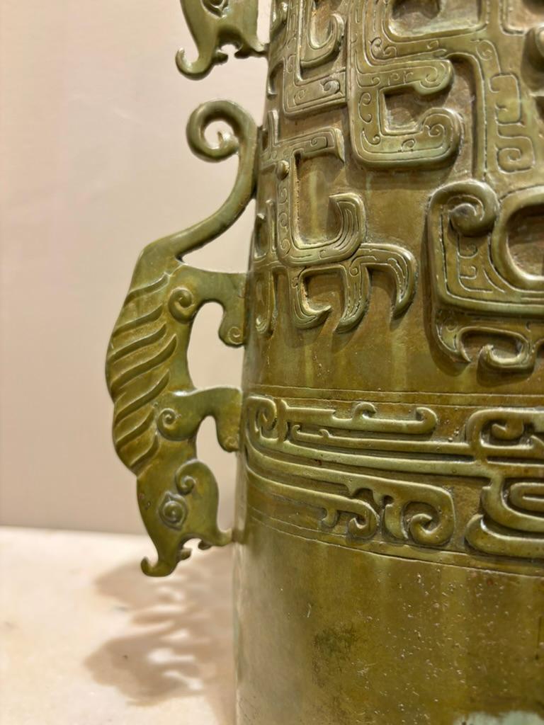 Chinesische archaische Ritualglocke aus Bronze, Stil der Zhou Dynasty, Verdigris Patina im Angebot 7