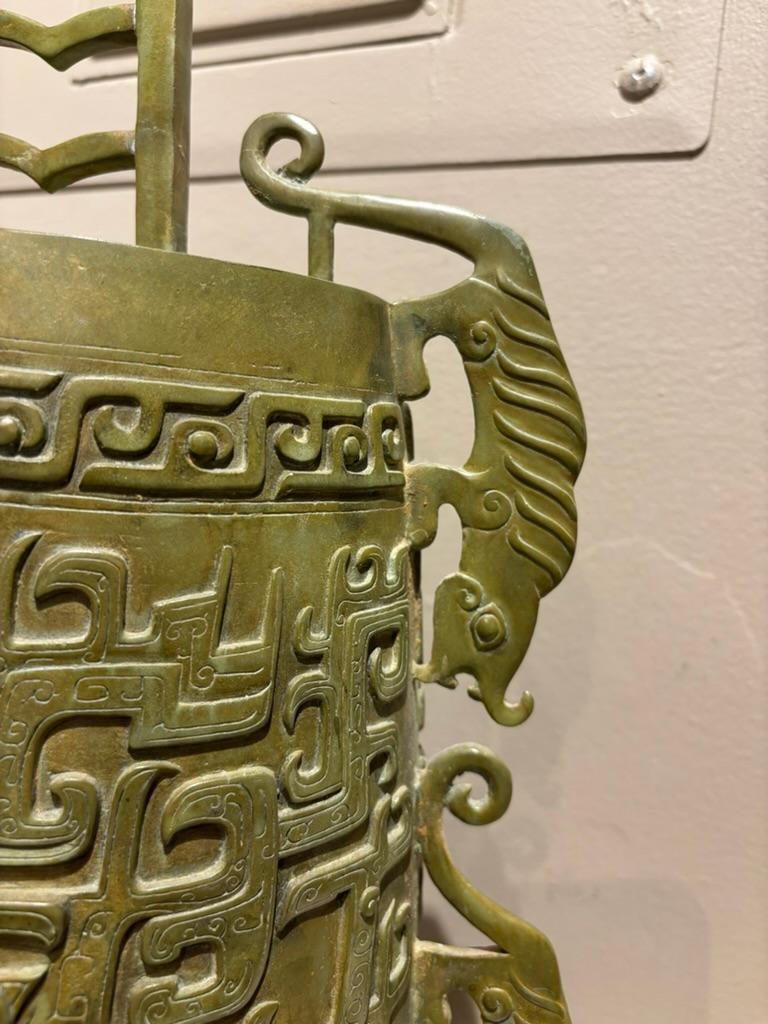 Chinesische archaische Ritualglocke aus Bronze, Stil der Zhou Dynasty, Verdigris Patina im Angebot 9