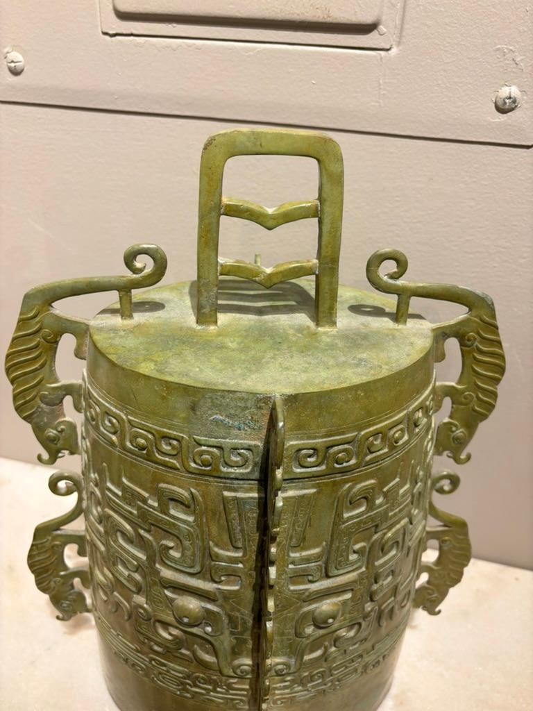 Chinesische archaische Ritualglocke aus Bronze, Stil der Zhou Dynasty, Verdigris Patina im Angebot 10