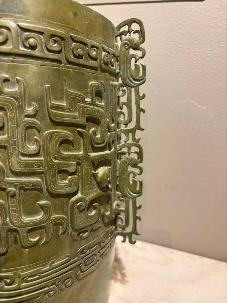 Chinesische archaische Ritualglocke aus Bronze, Stil der Zhou Dynasty, Verdigris Patina im Angebot 15