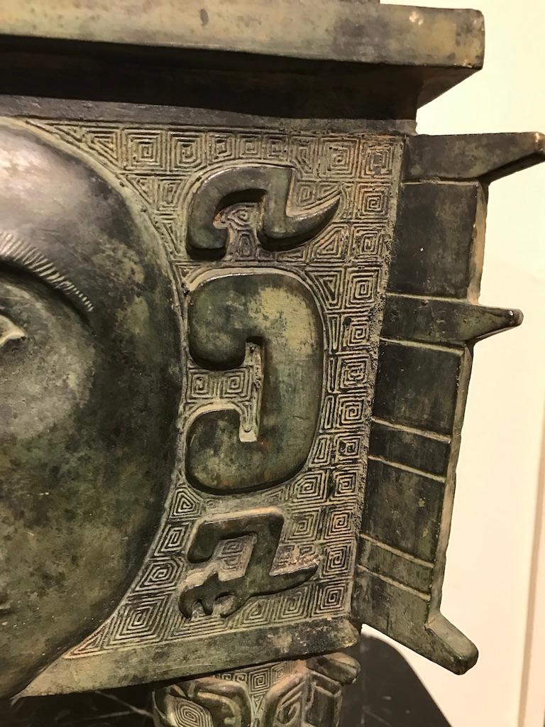 Chinesisches archaisches Ritualgefäß aus Bronze im Angebot 2