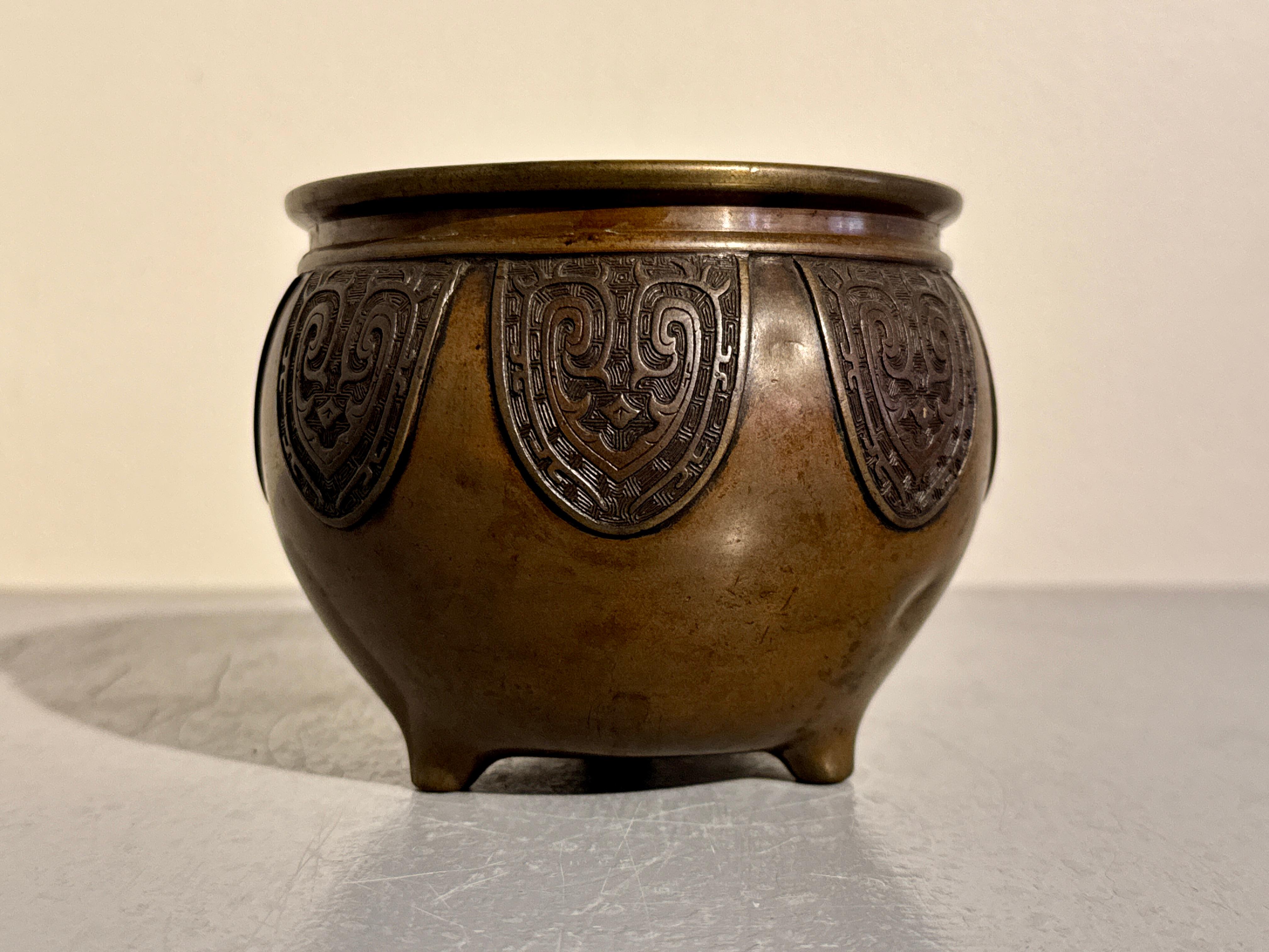 Cast Chinese Archaistic Bronze Tripod Censer, late Qing Dynasty, c 1900, China For Sale