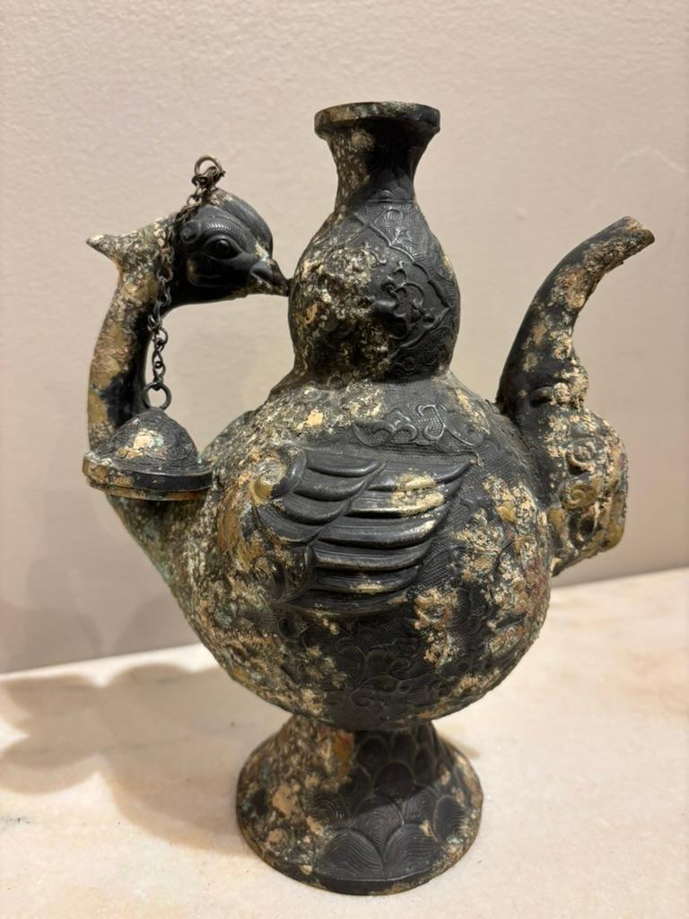 Vaso rirualistico cinese in rame arcaico a forma di uccello in vendita 11