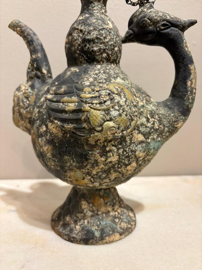 Sbalzo Vaso rirualistico cinese in rame arcaico a forma di uccello in vendita