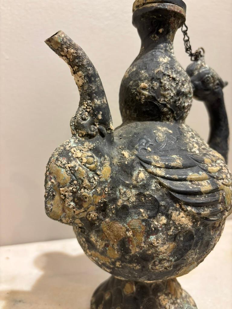 Vaso rirualistico cinese in rame arcaico a forma di uccello In condizioni buone in vendita a Stamford, CT