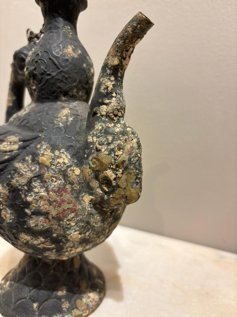 Vaso rirualistico cinese in rame arcaico a forma di uccello in vendita 2