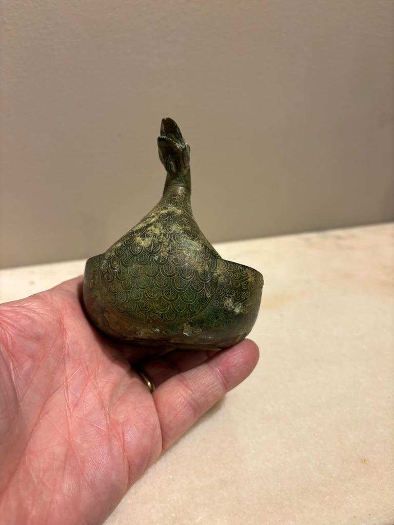 Piatto arcaico cinese a forma di anatra con decorazione incisa Patina Verdigis in vendita 5
